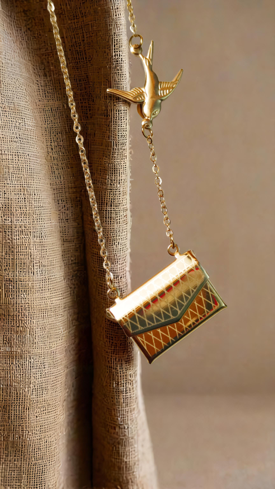 anti turnish chain pendant