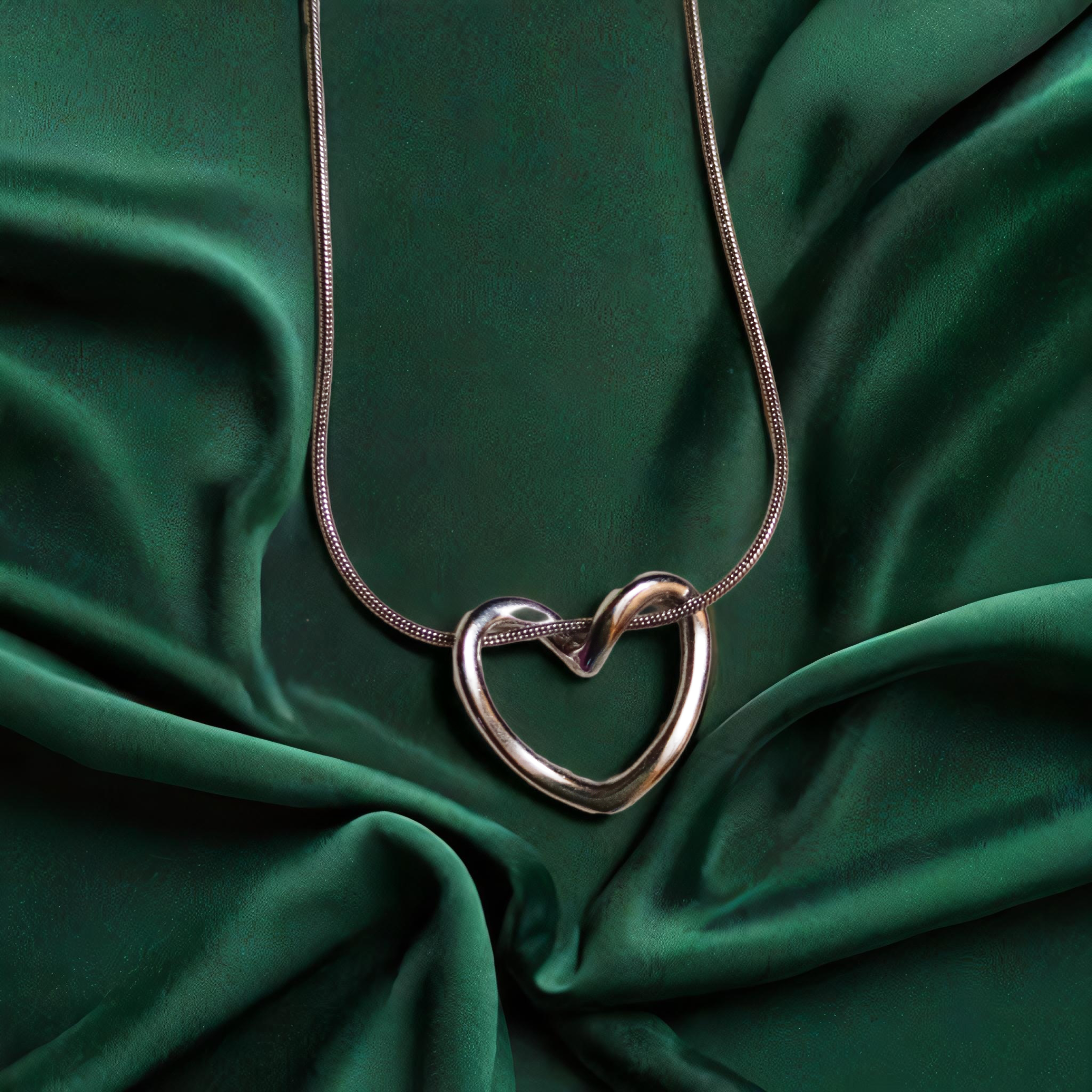 Heart-Shaped ANTI TURNISH Pendant Necklace