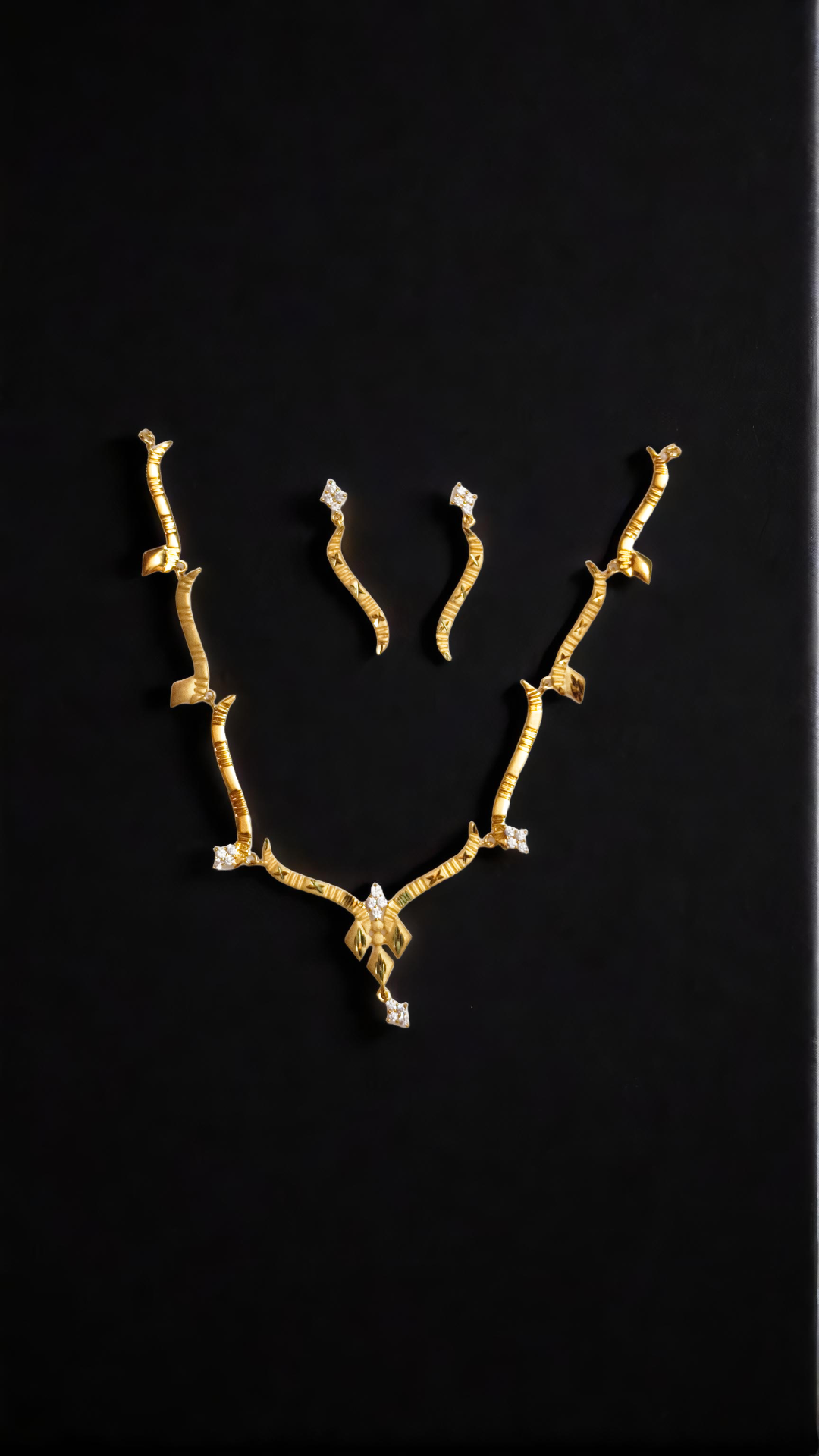 Elegant Gold Necklace Set