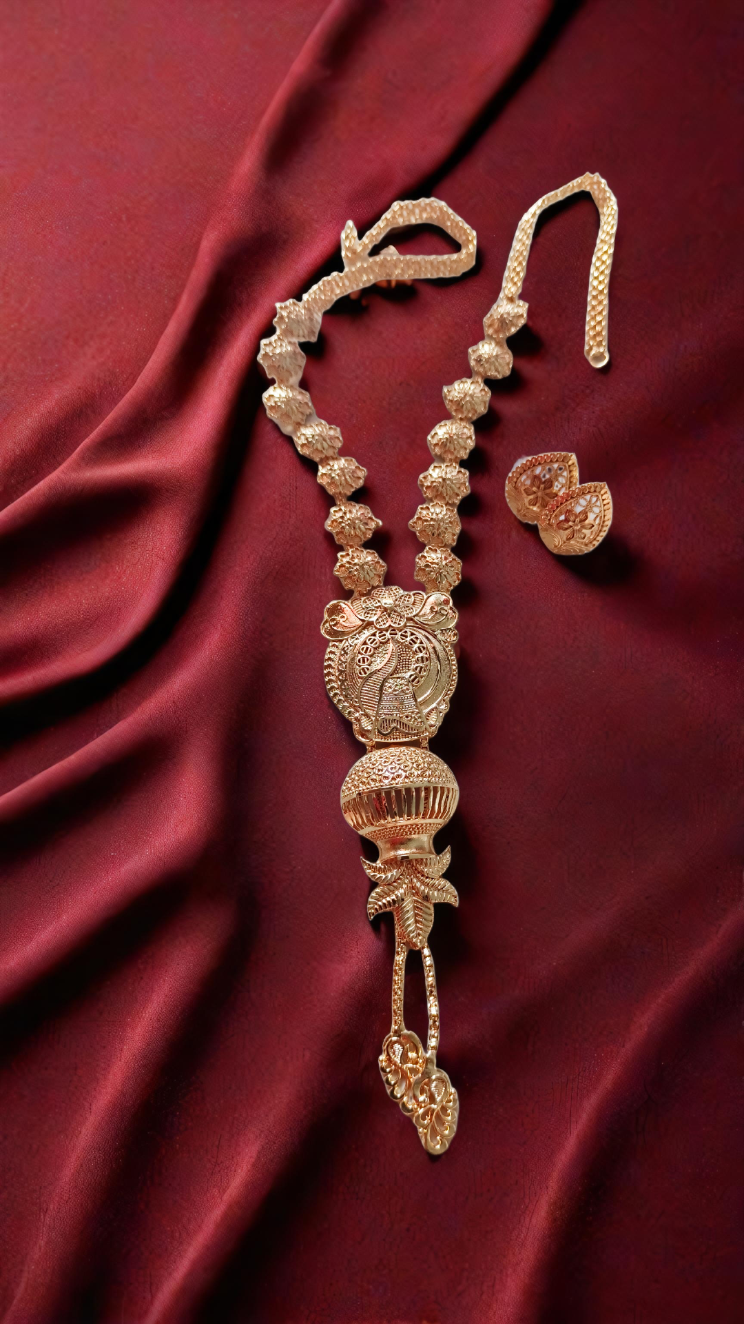 Elegant Gold Necklace Set