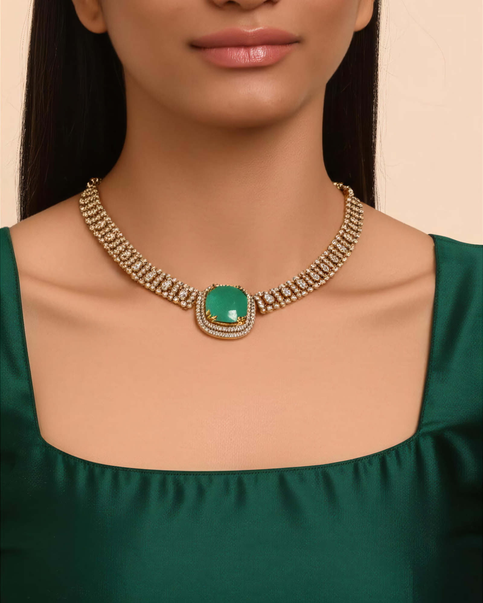Elegant Emerald Choker Necklace