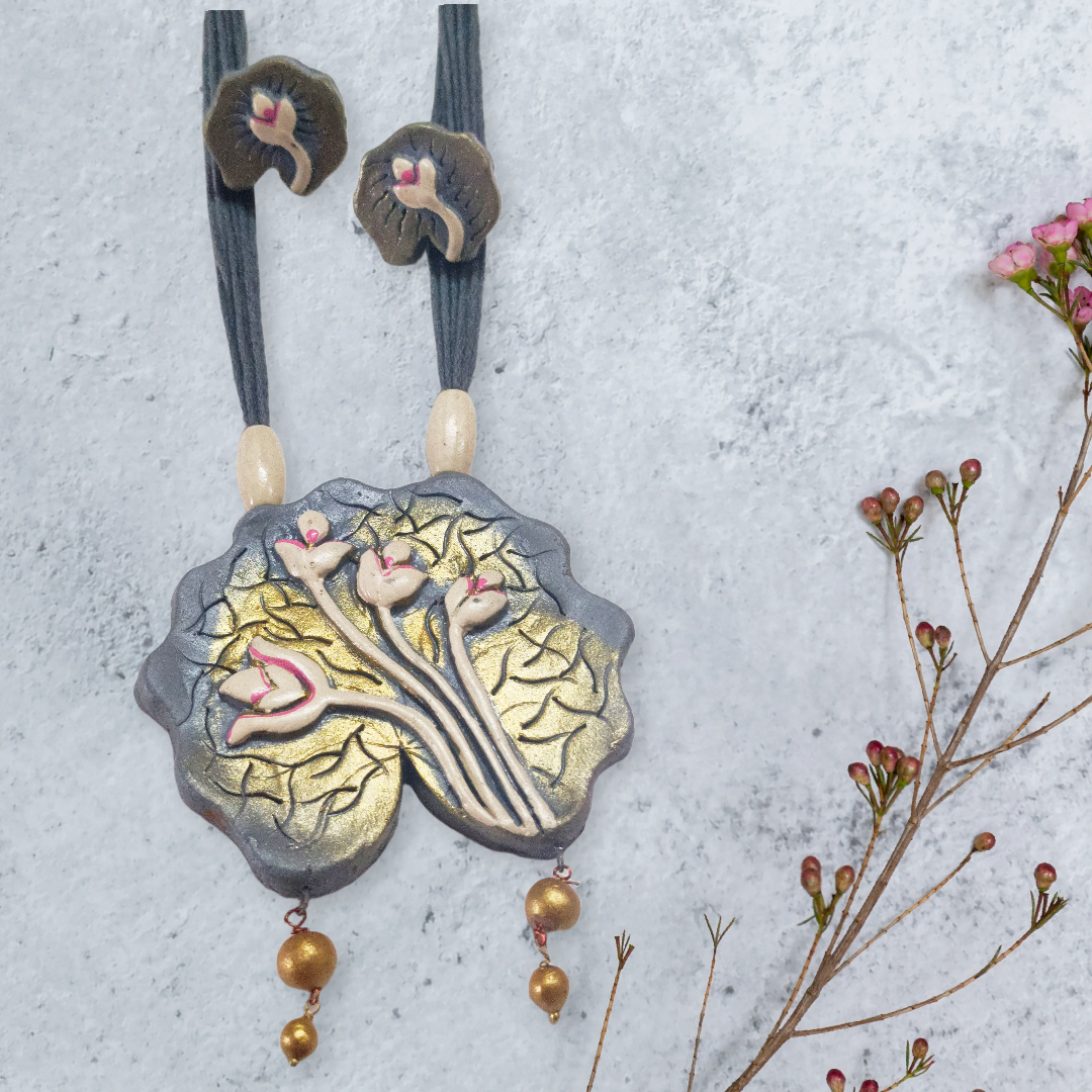 Handcrafted Floral Pendant Necklace,gray lotus leaf handmade teracotta handmade jewellery set