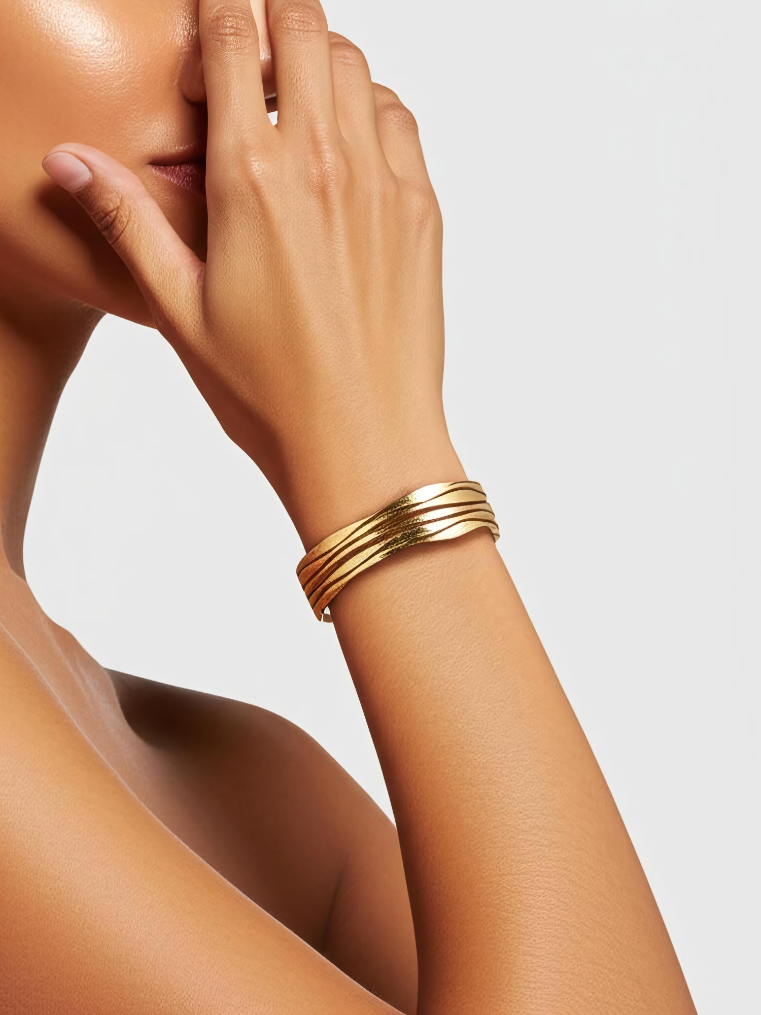 solid trendy look side open bracelet