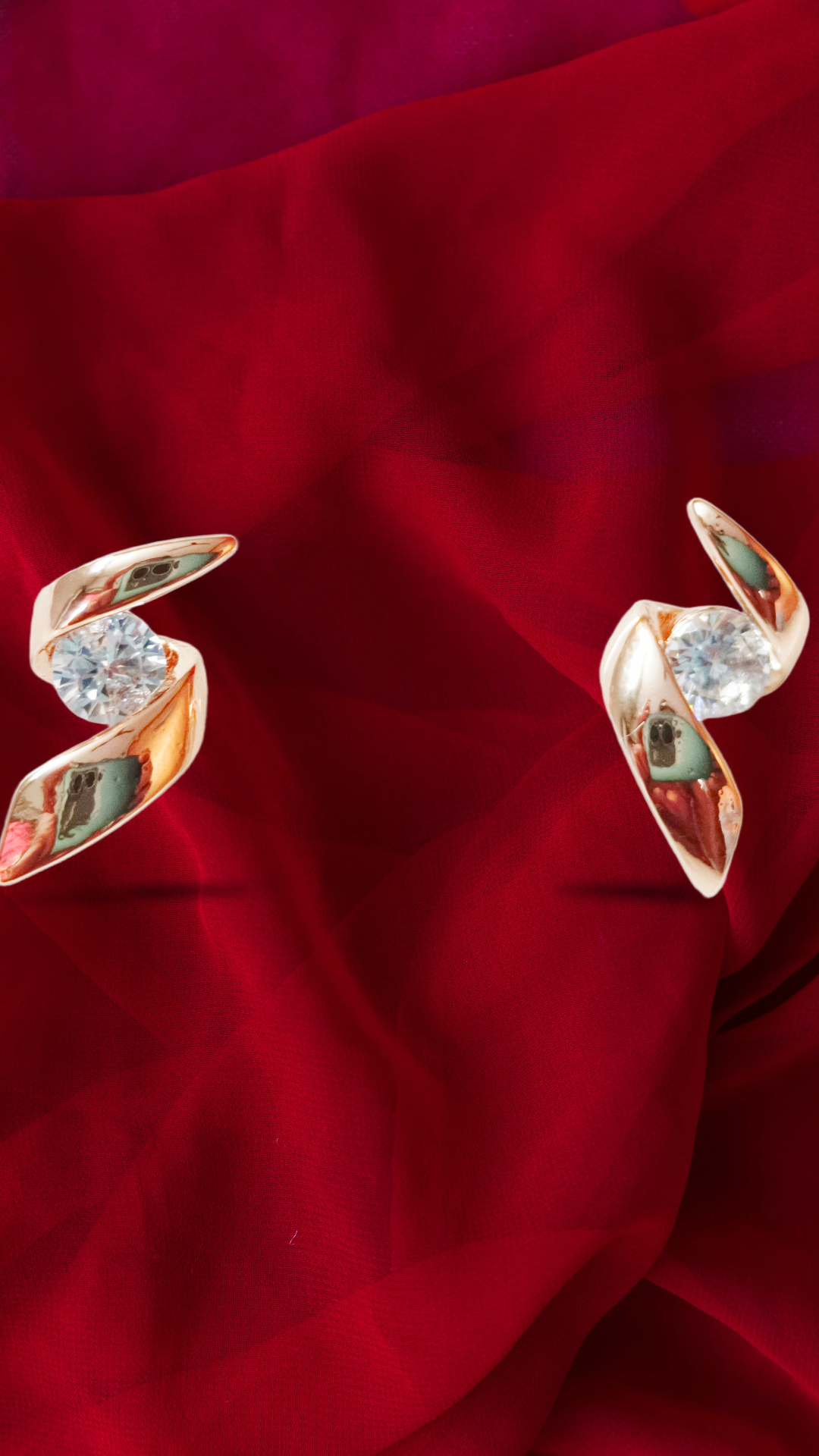 GStud Earrings,unique crystal studed demifing earings