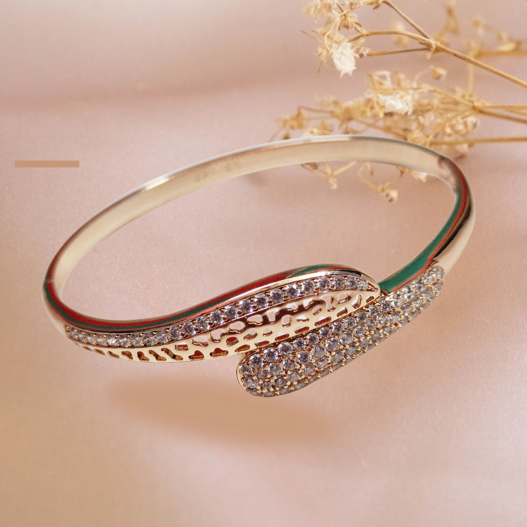 Elegant Crystal Bangle,nanO ad studed demifing bracelet, DEMI FYING JEWELLERY SET