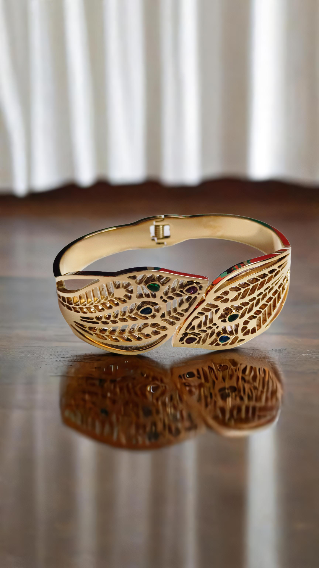 muilty stone studed front open feather look bracelet