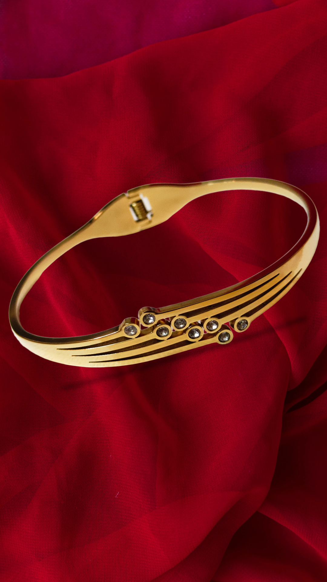 Elegant Gold Bracelet,an unique design with solitaire ad front open bracelet