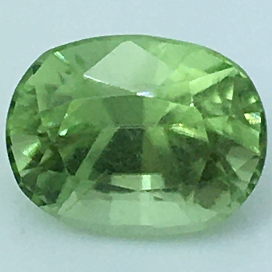 Green Peridot - 4.41 ct - International Gemological Institute (IGI)