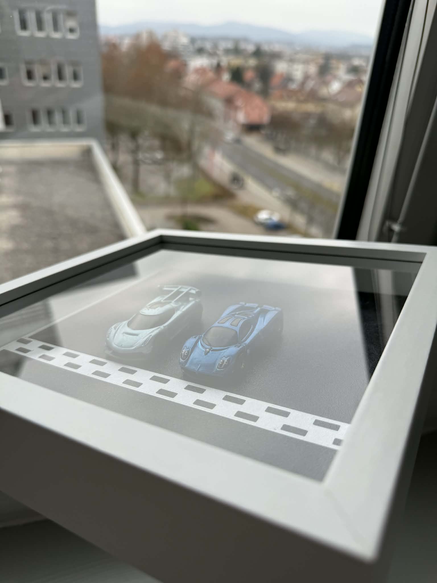 Dual Display Hot Wheels Frame – Premium 3D Printed Racetrack Edition