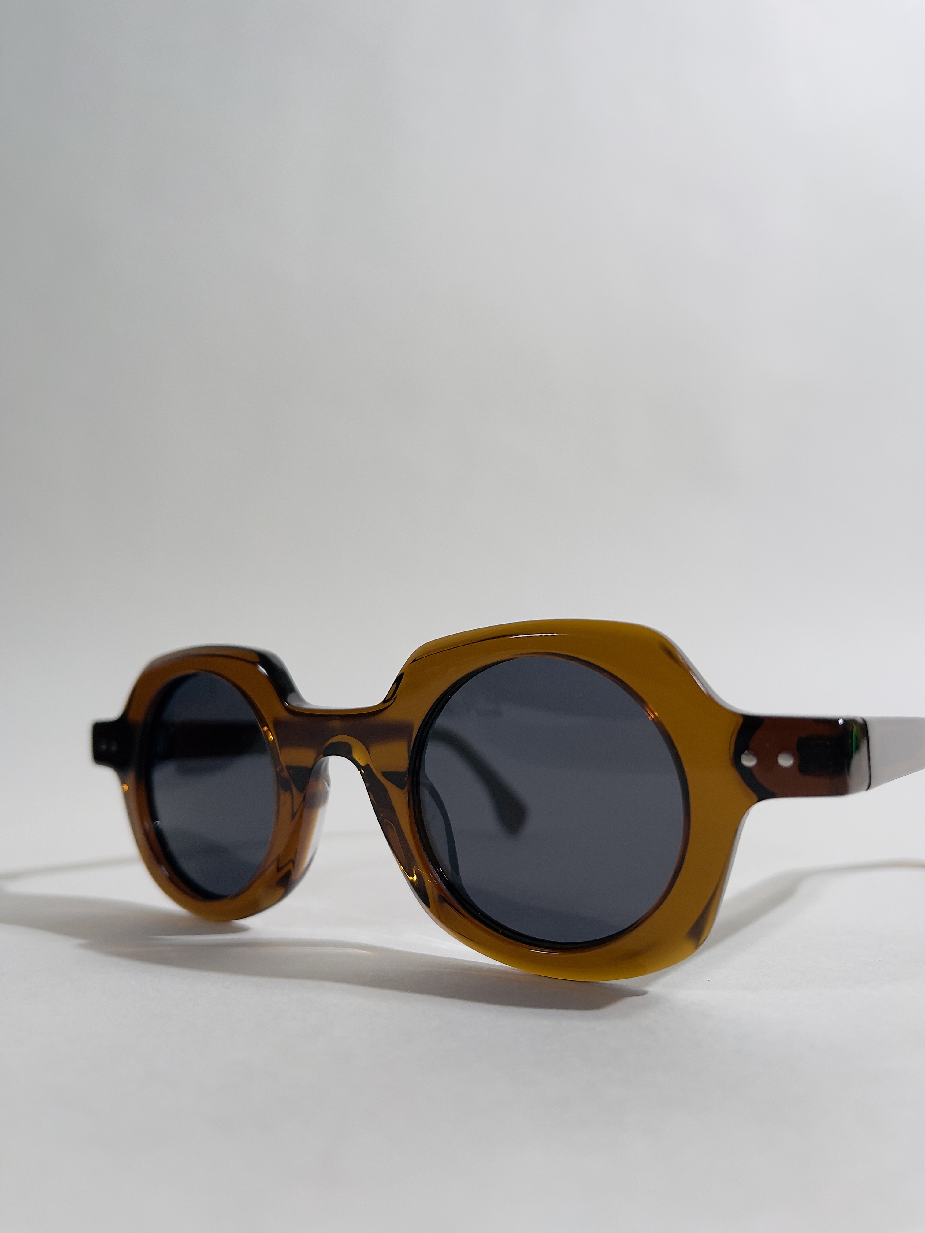 Dexter - brown