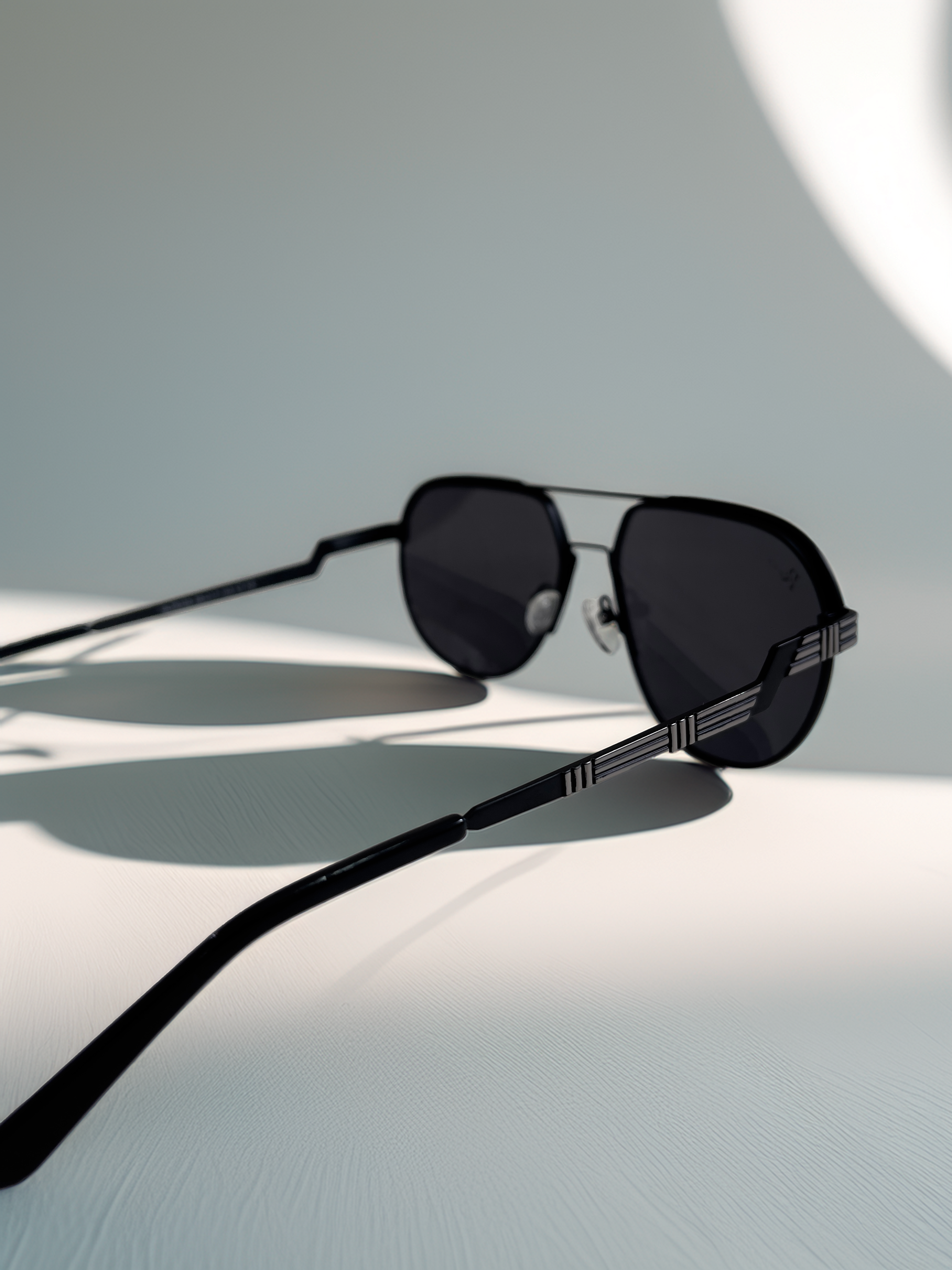 Monarch - black
