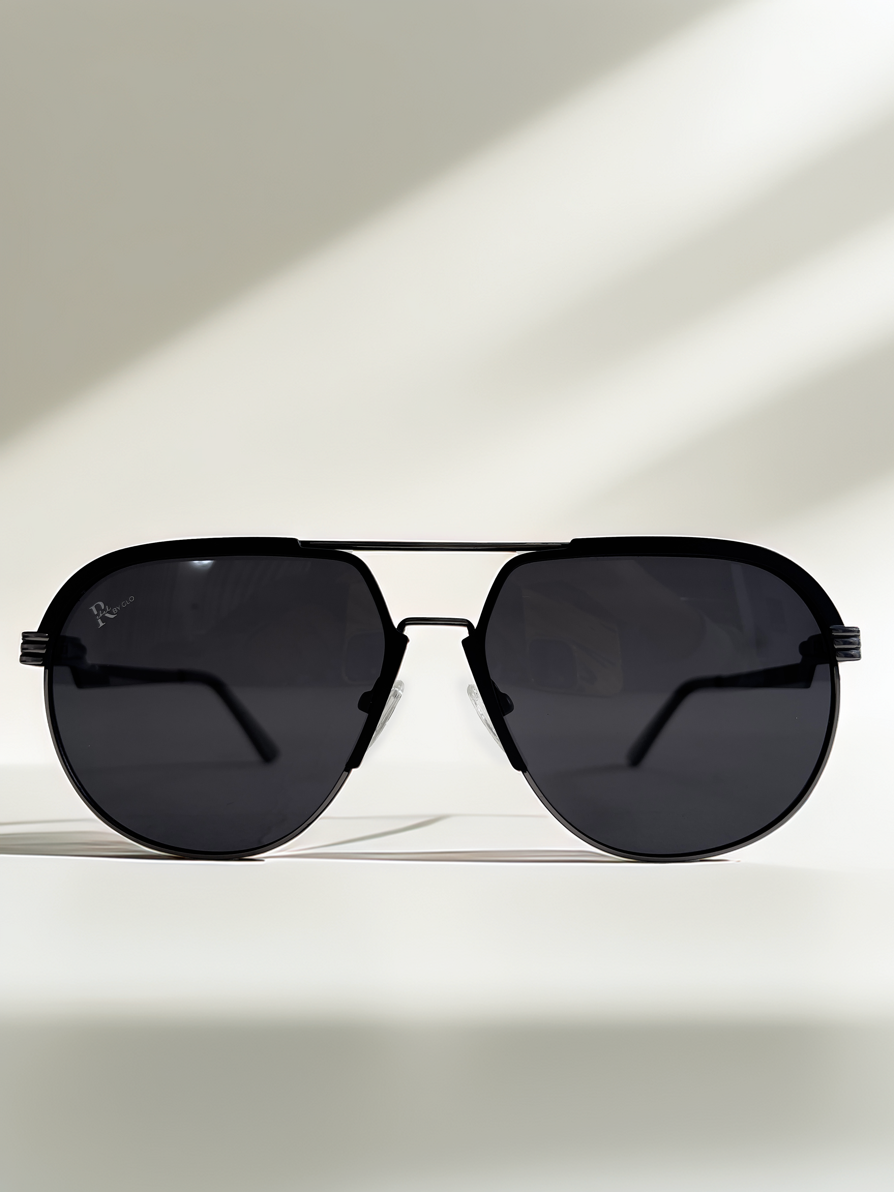Monarch - black