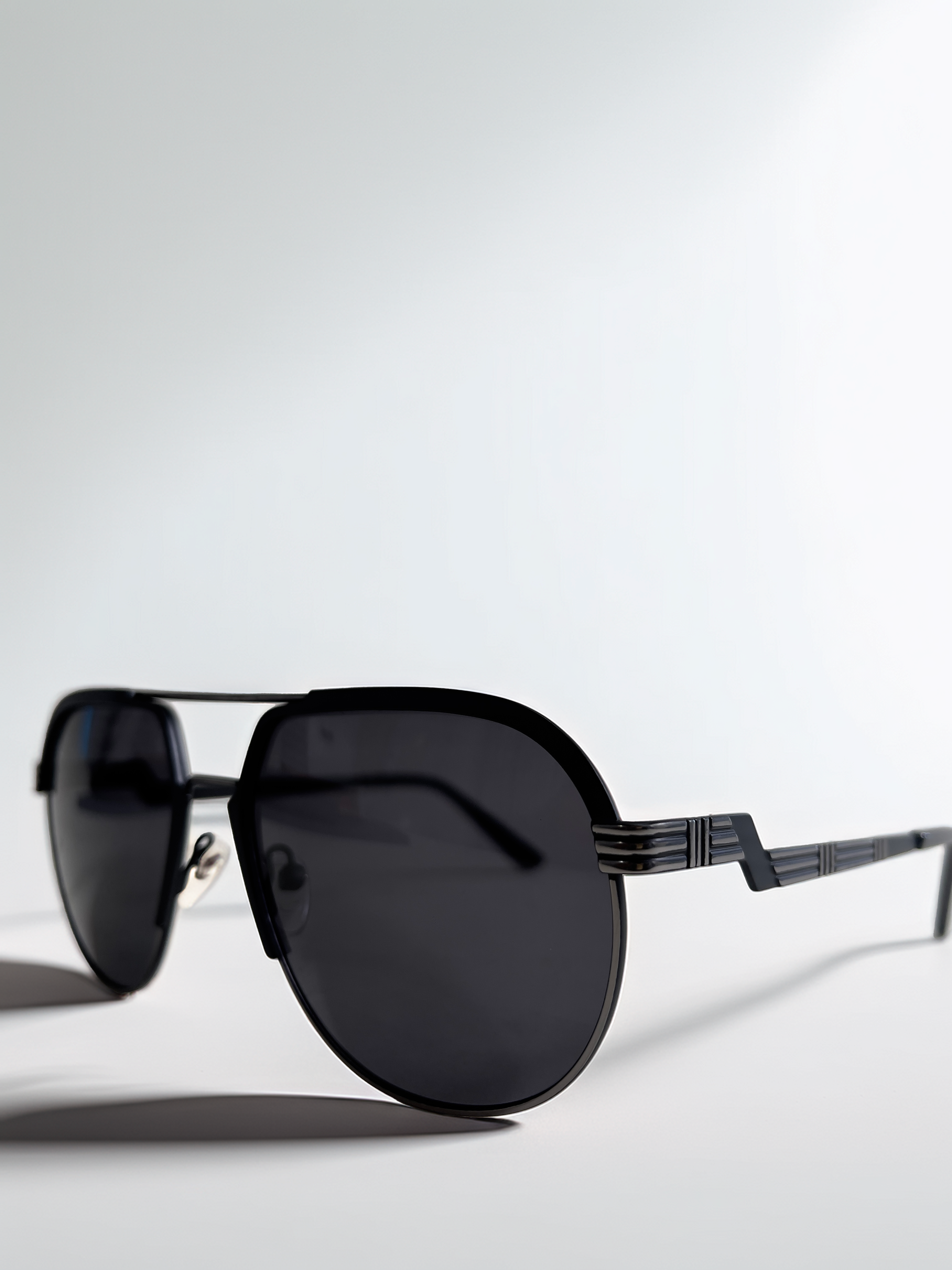 Monarch - black