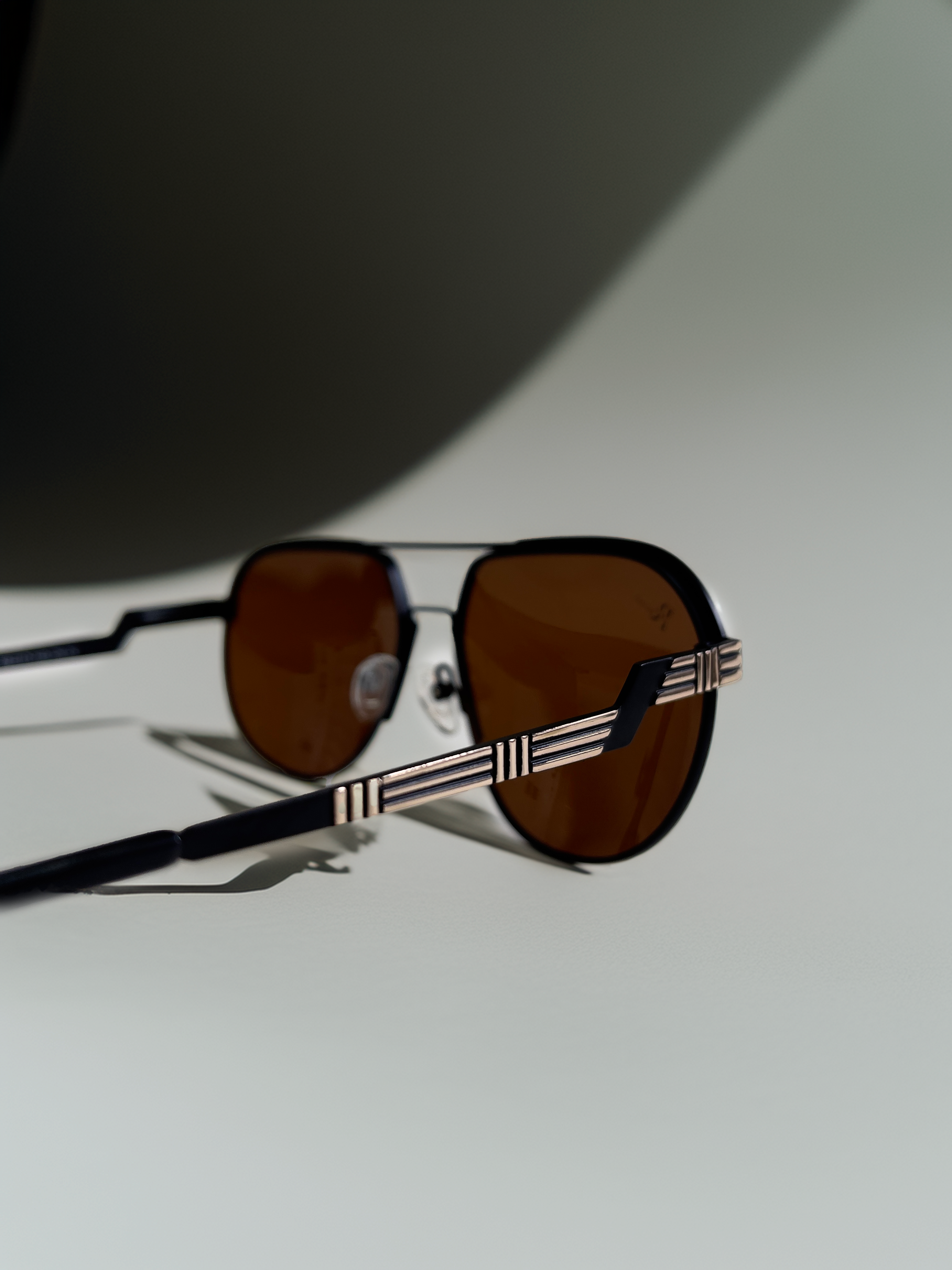 Monarch - brown 