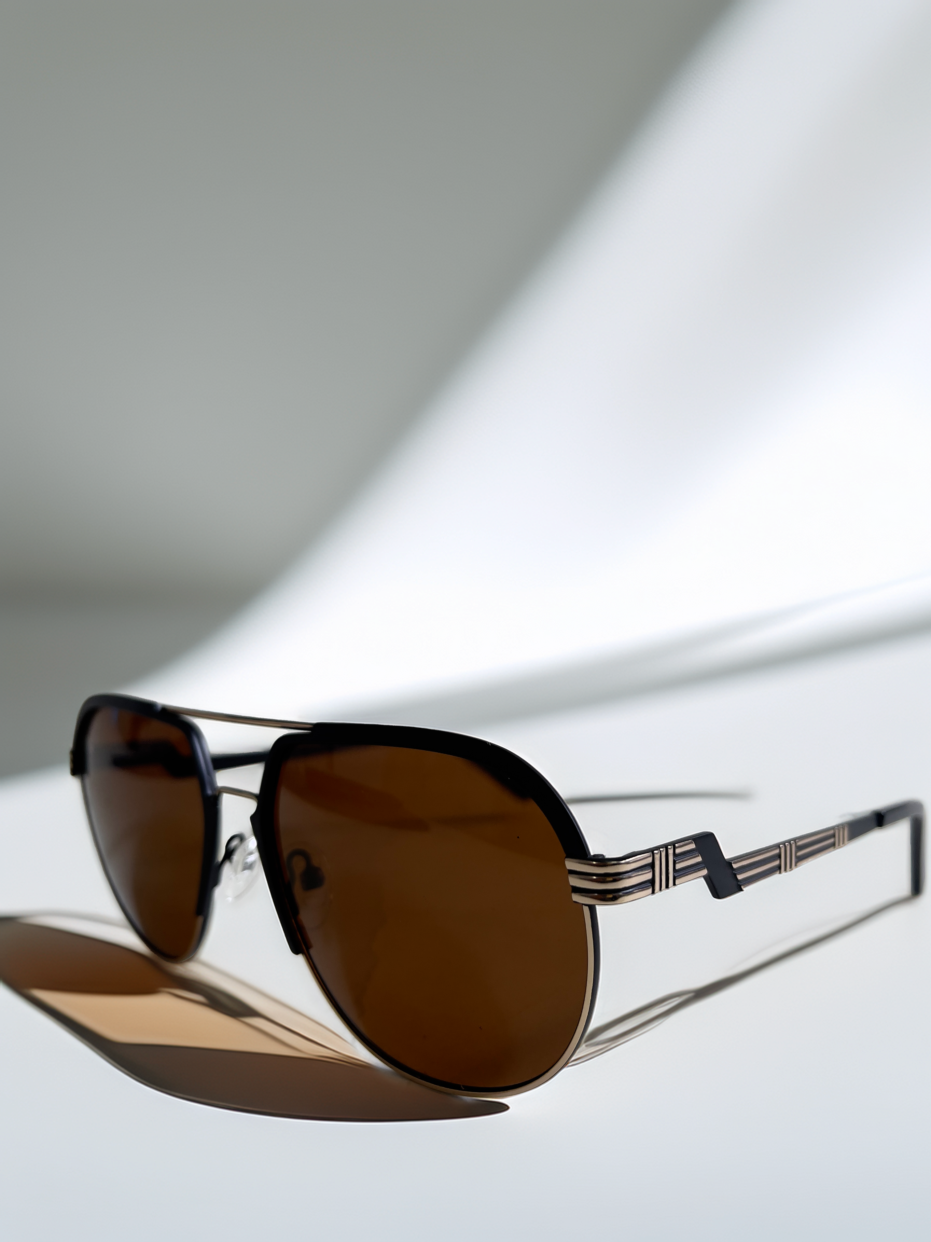 Monarch - brown 