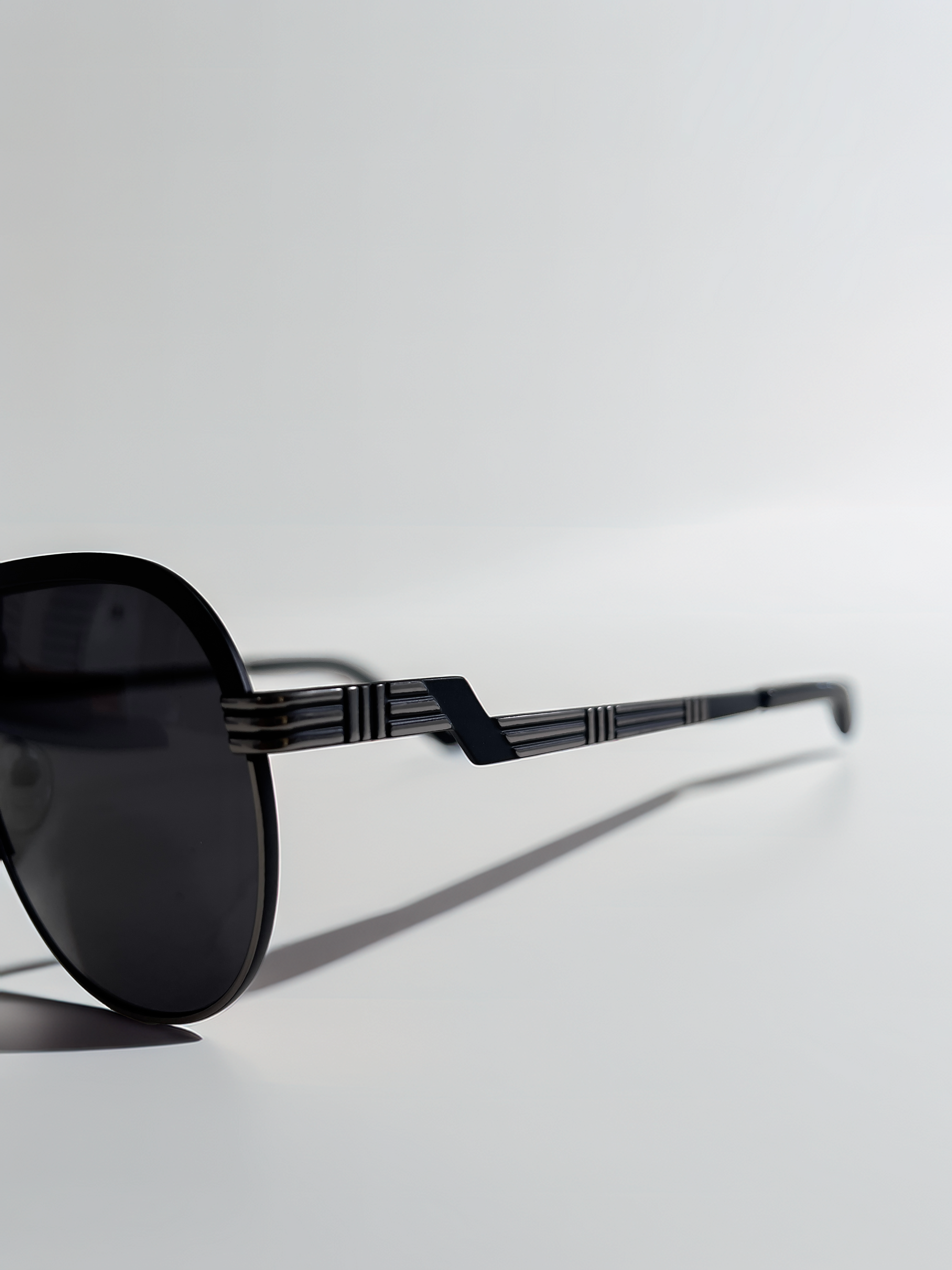 Monarch - black