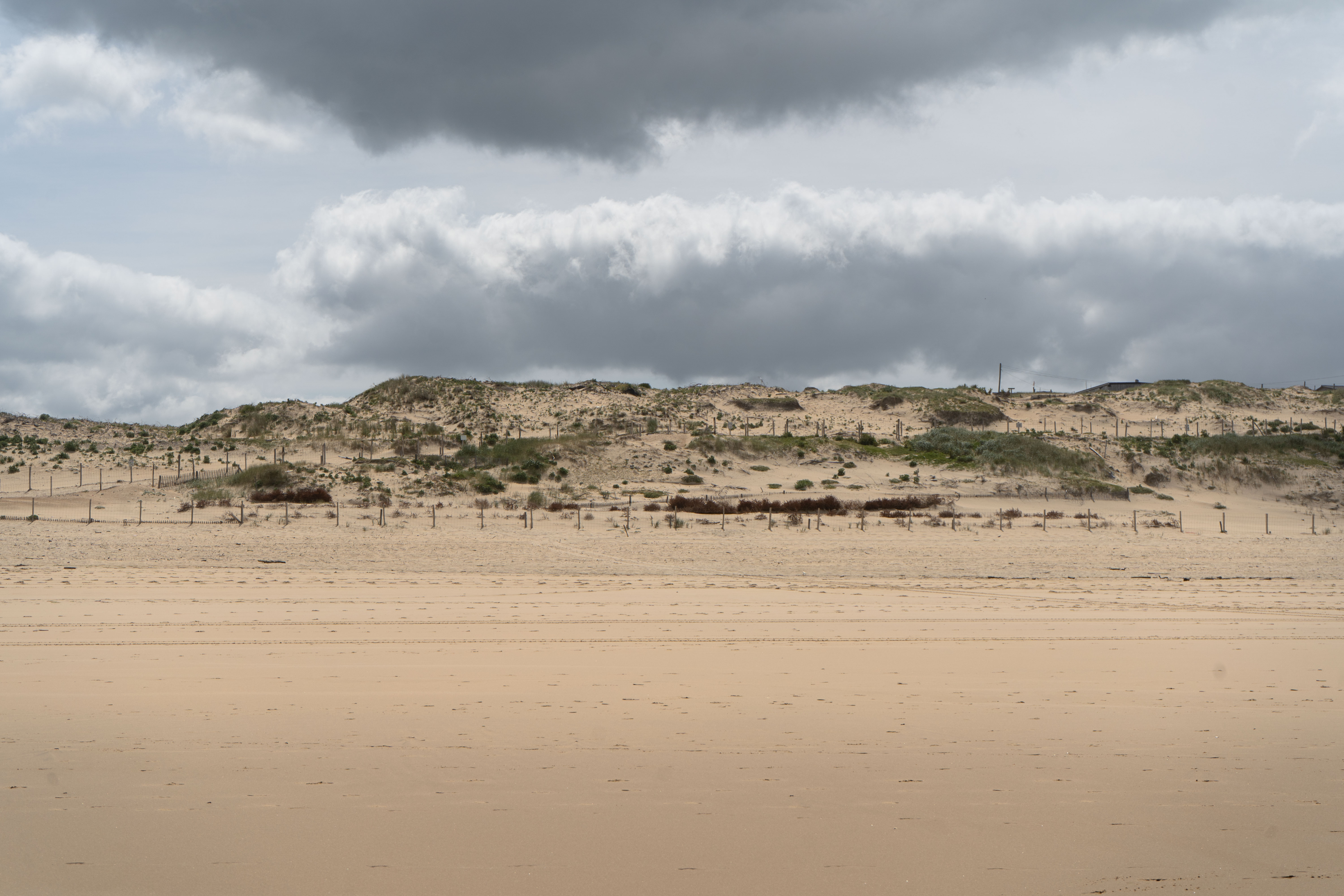 Dune de Vieux Boucau sous un ciel menaçant