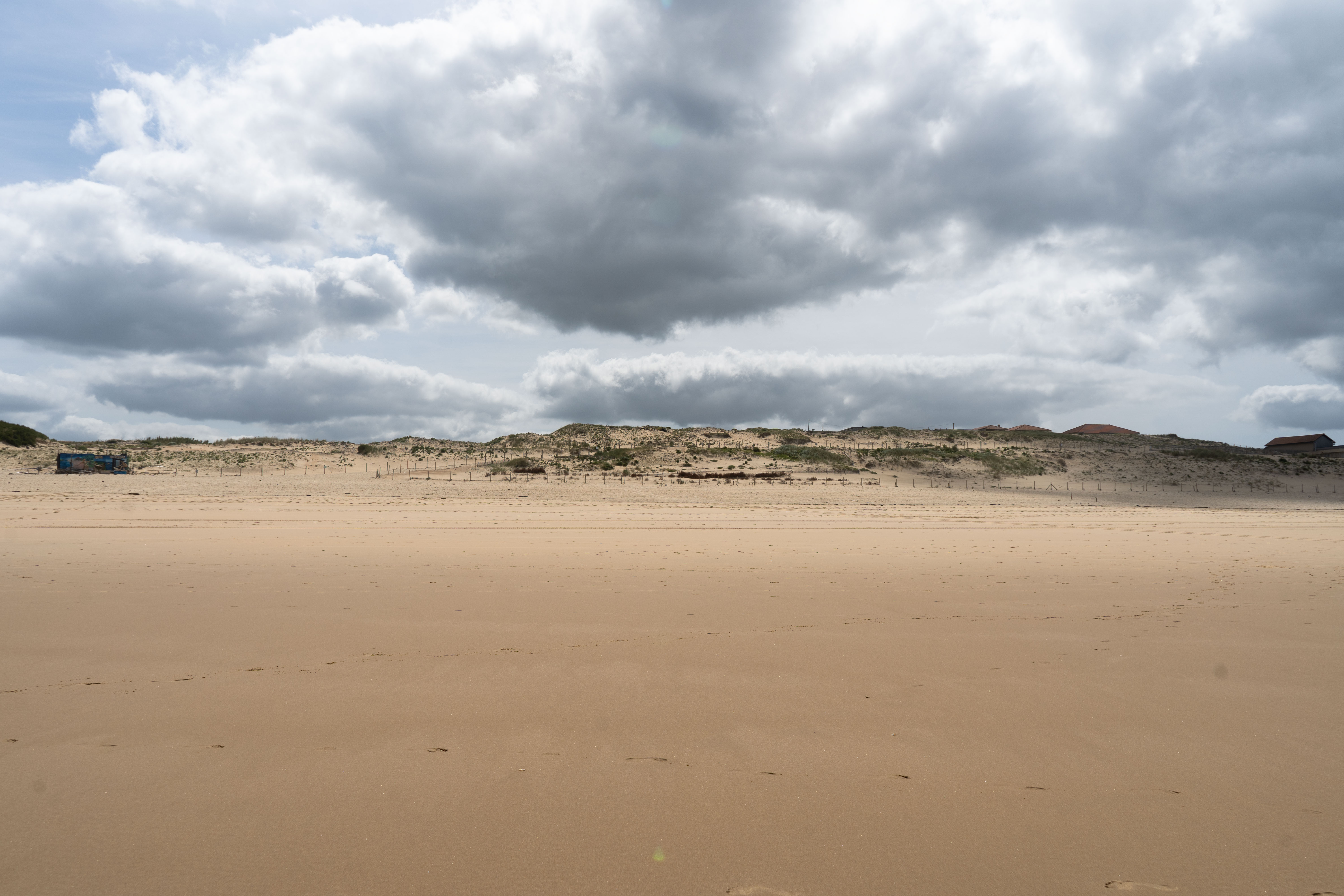Dune de Vieux Boucau sous un ciel sombre