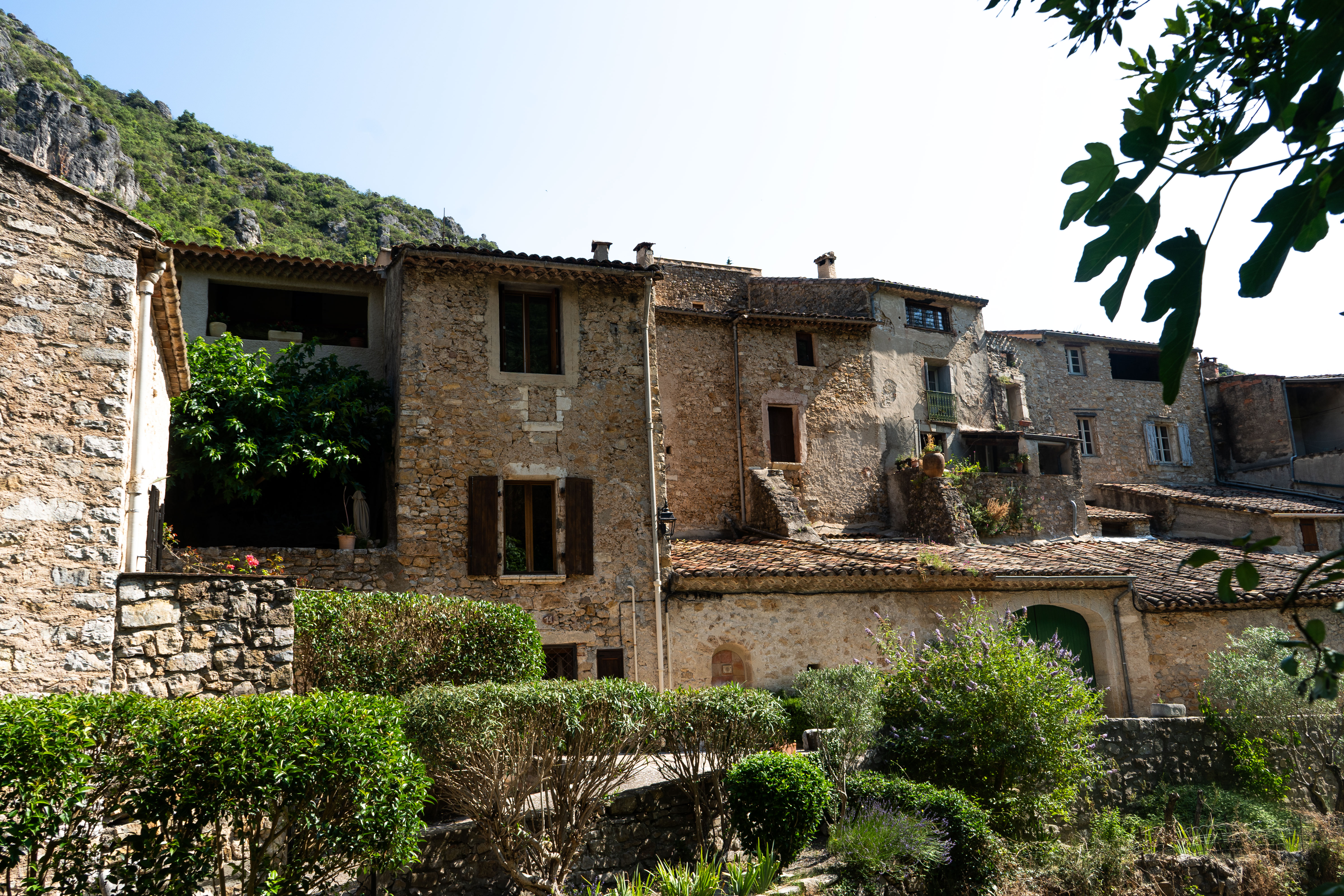 Saint-Guilhem-le-Désert – Photographie d’art du village niché dans la nature