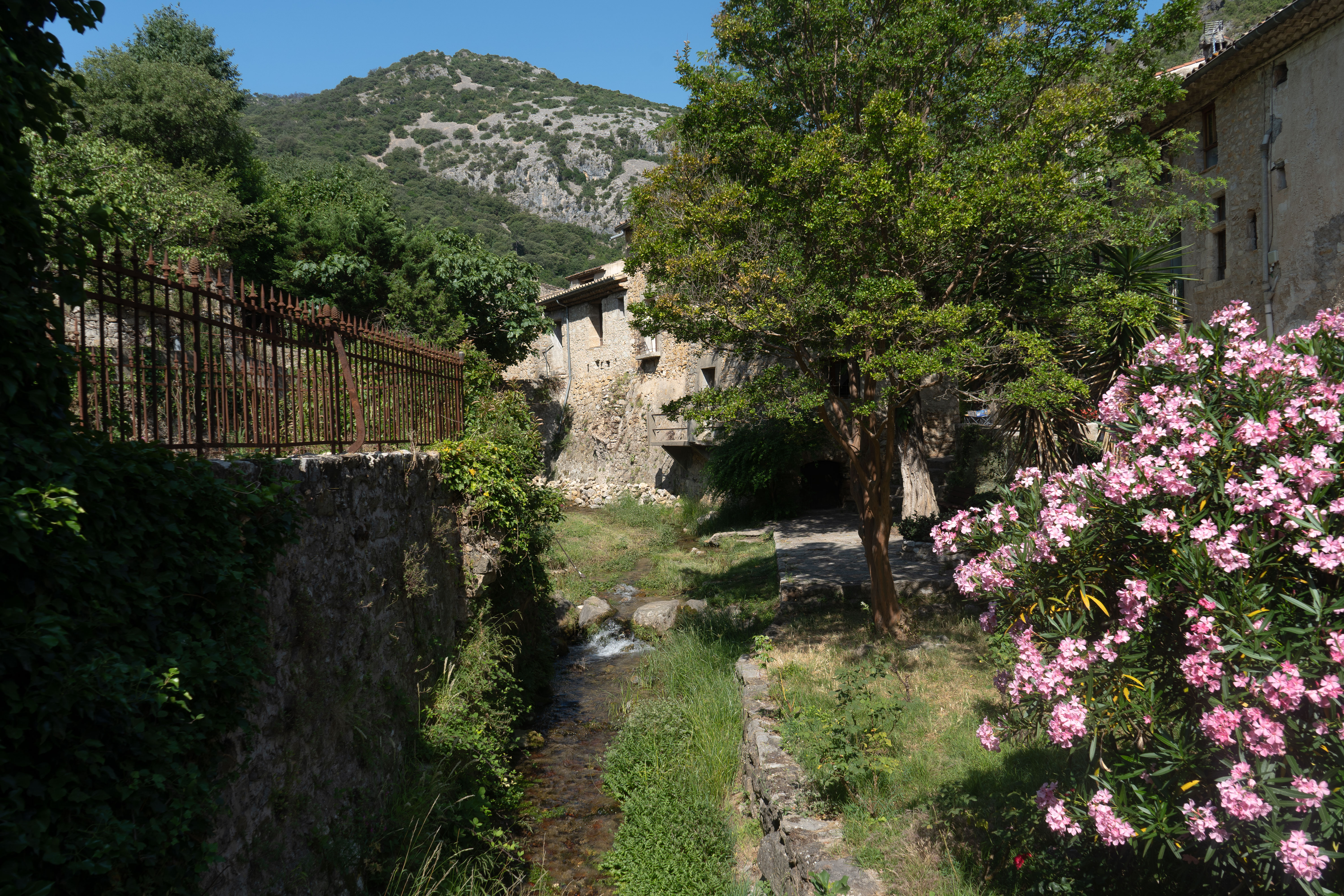 Photo décorative de Saint-Guilhem-le-Désert – Village classé
