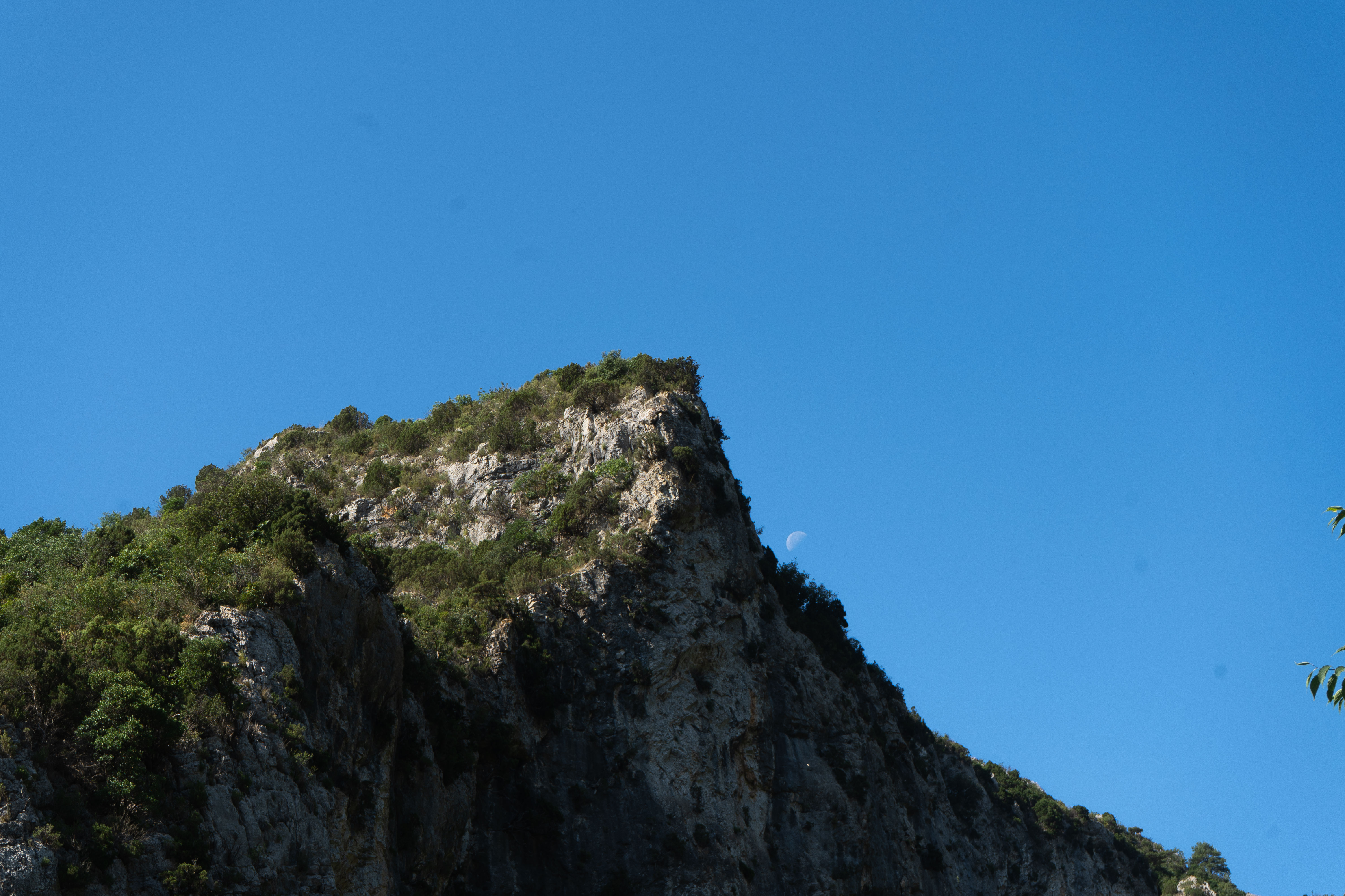 Photo paysage montagnes prise à Saint-Guilhem-le Désert1