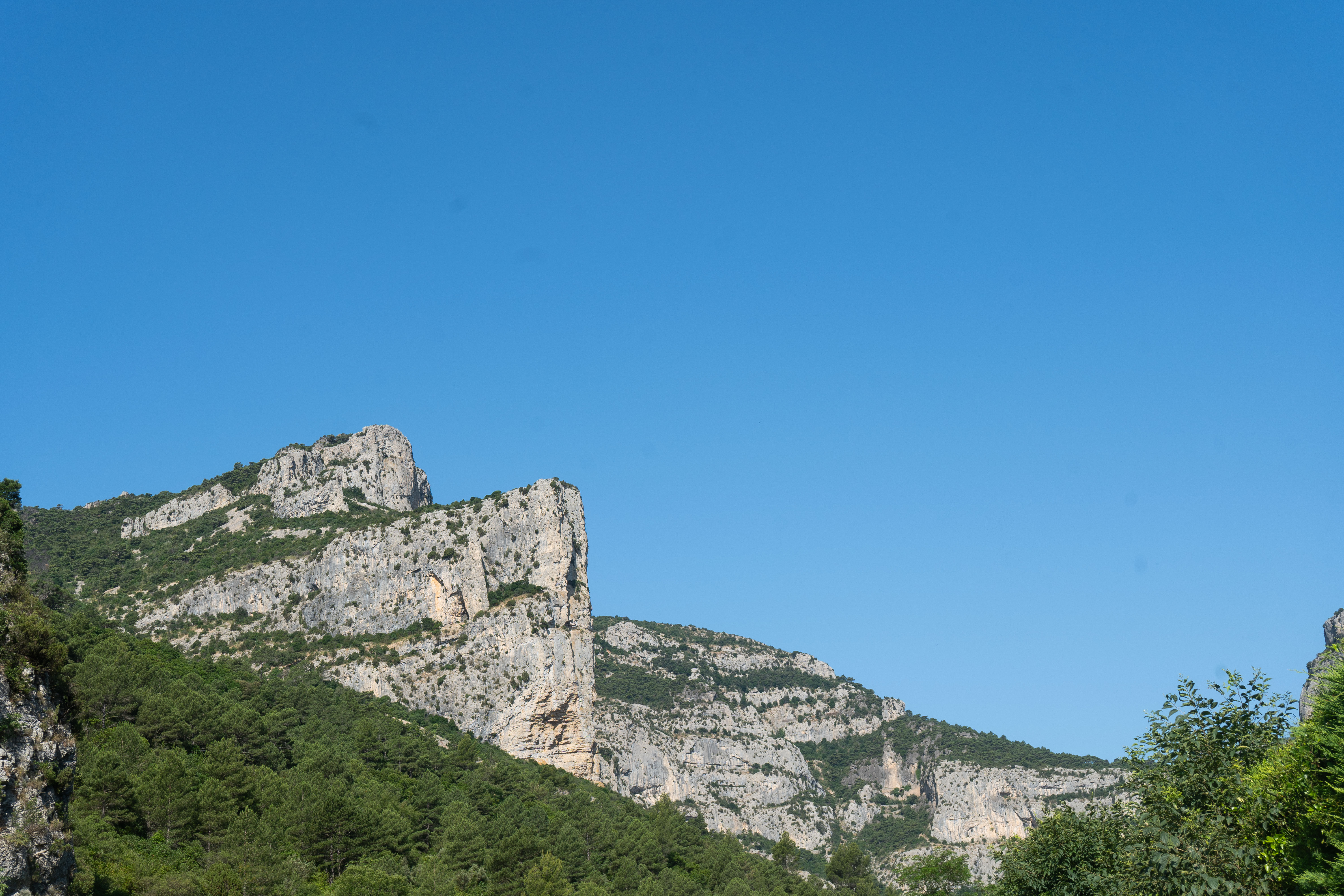 Photo autre vue des montagnes prise à Saint-Guilhem-le Désert