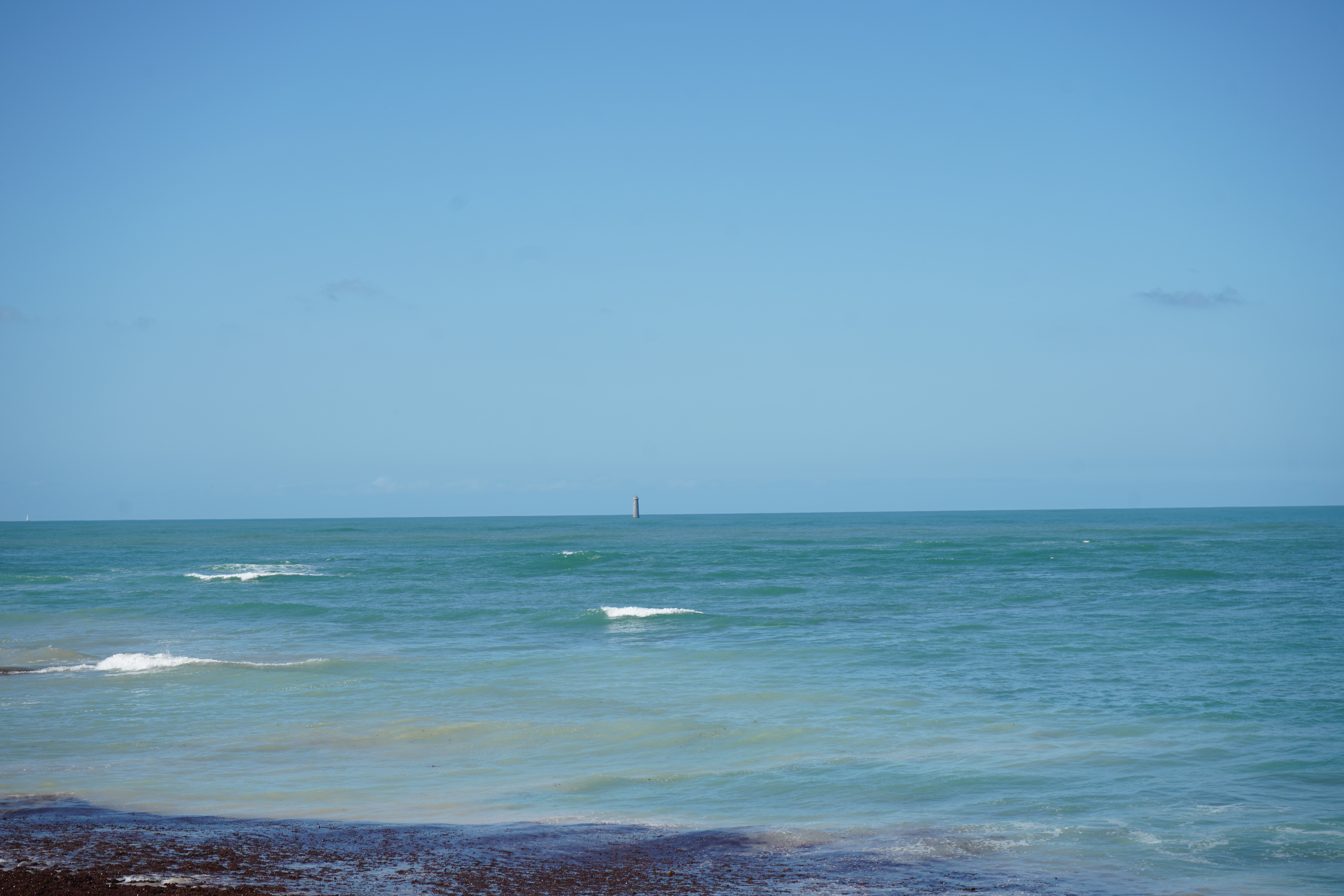 Plage du Phare des Baleines au ralenti sous le soleil – Île de Ré, France