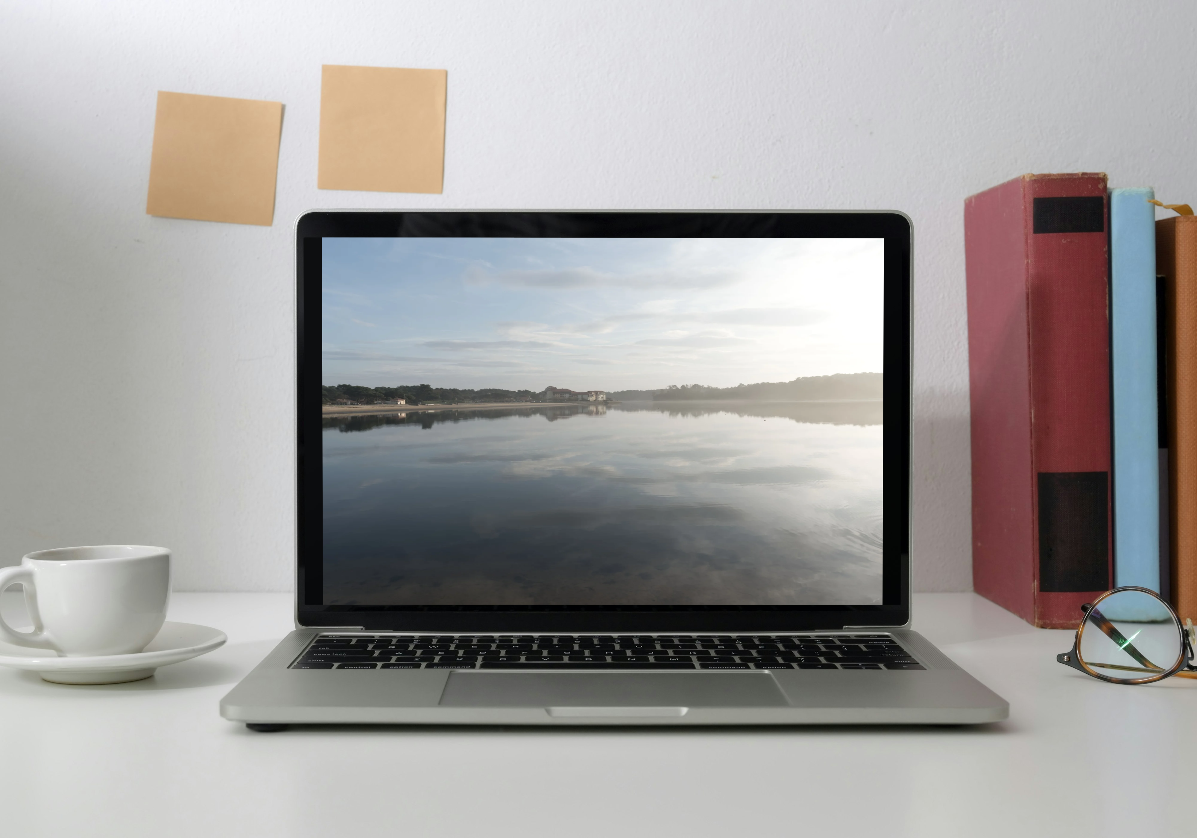 Vue paisible du lac de Port d’Albret depuis Vieux-Boucau