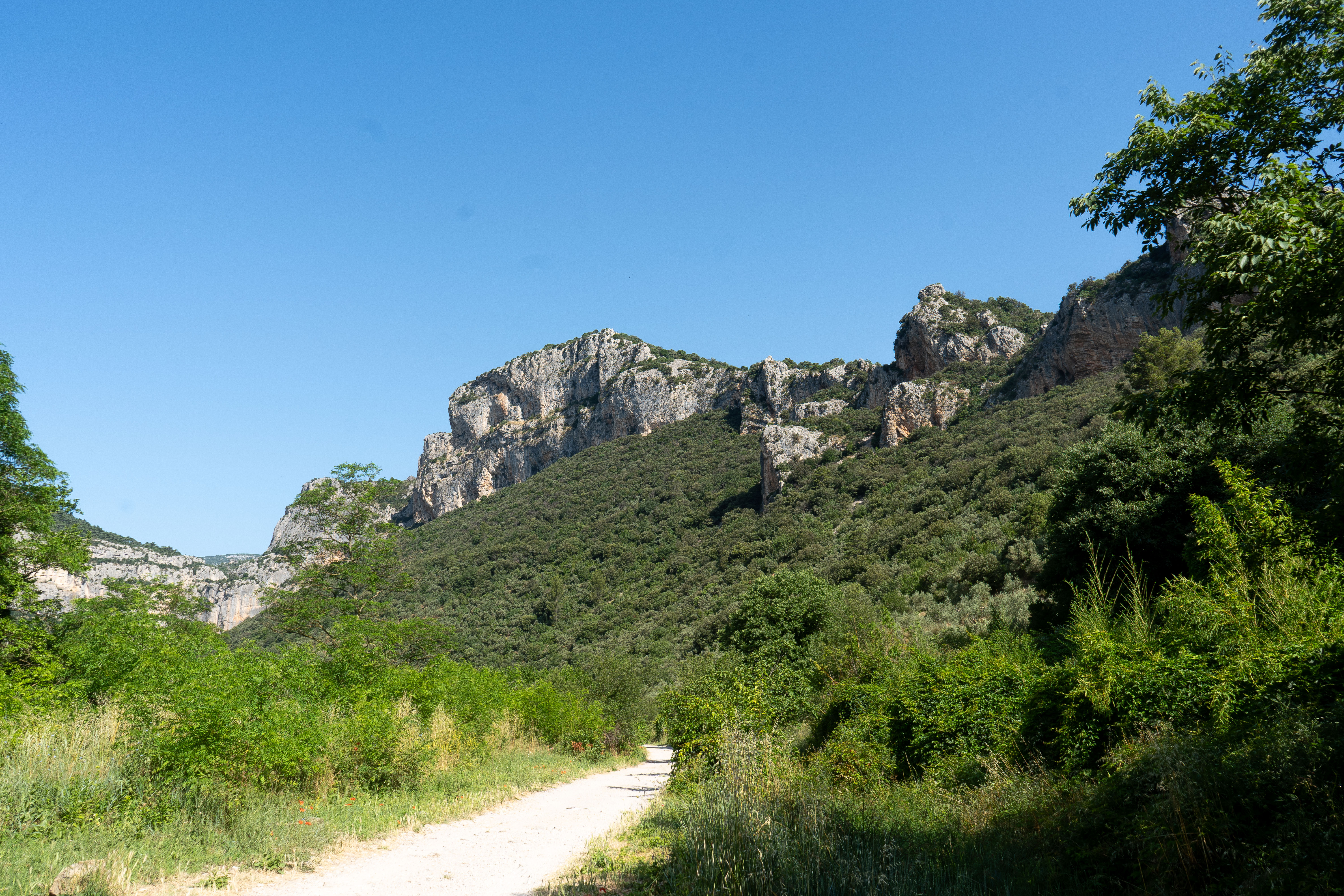 Photo sentier de montagne pris à Saint-Guilhem-le Désert