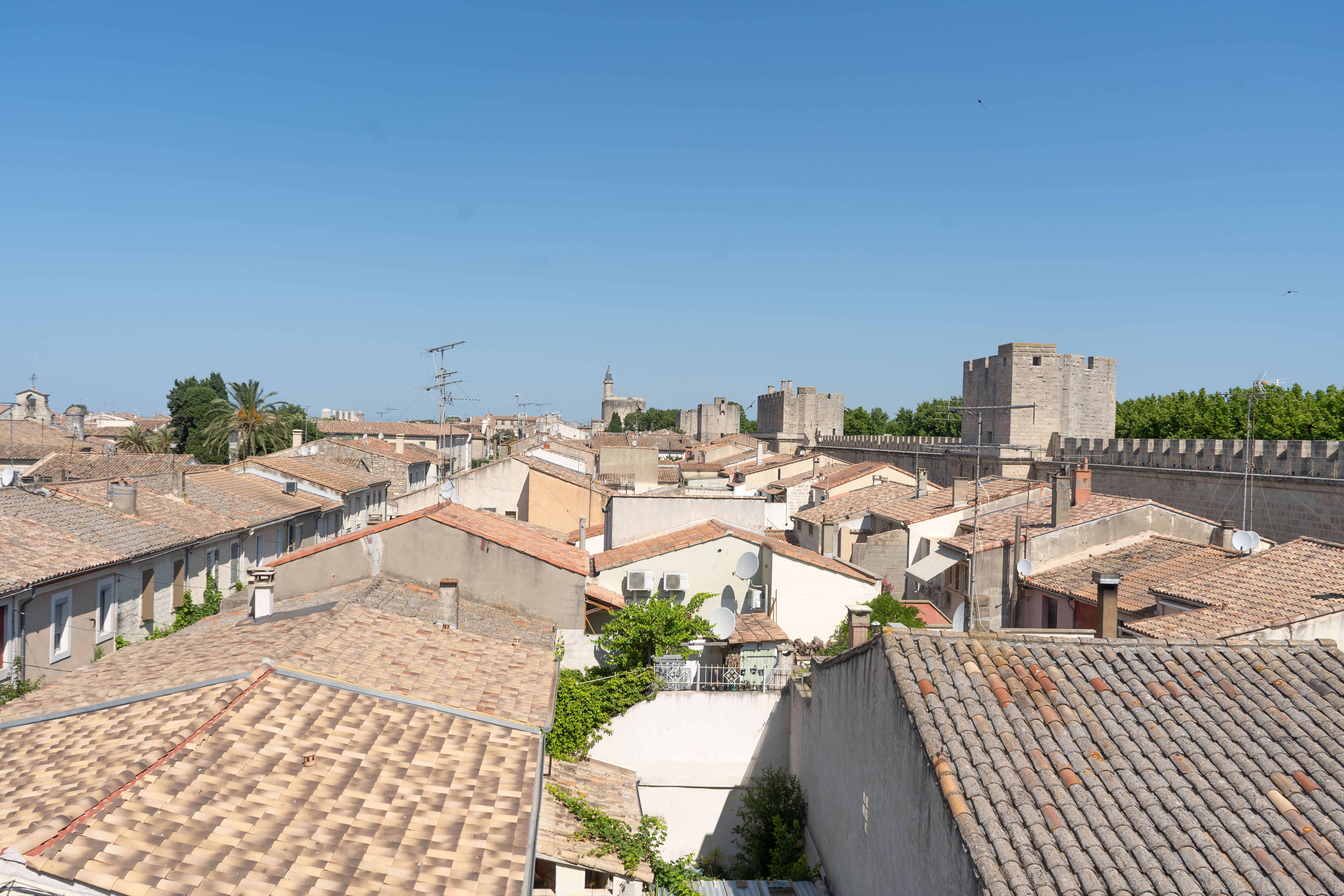 Photo  vue aérienne des toitures d'Aigues Mortes prises depuis la citadelle