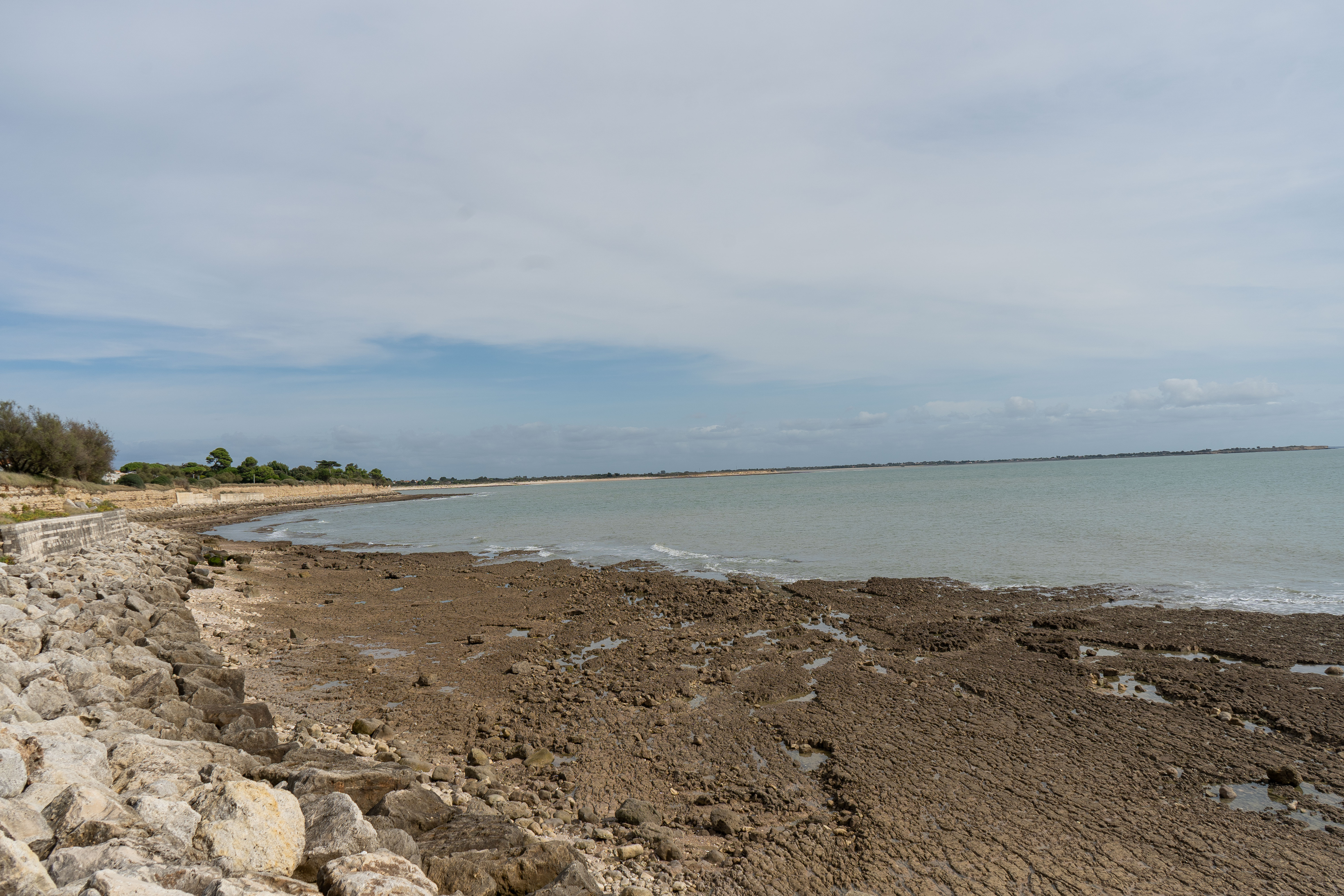 Vue sur la Baie et la Plage depuis le Phare des Baleines – Île de Ré