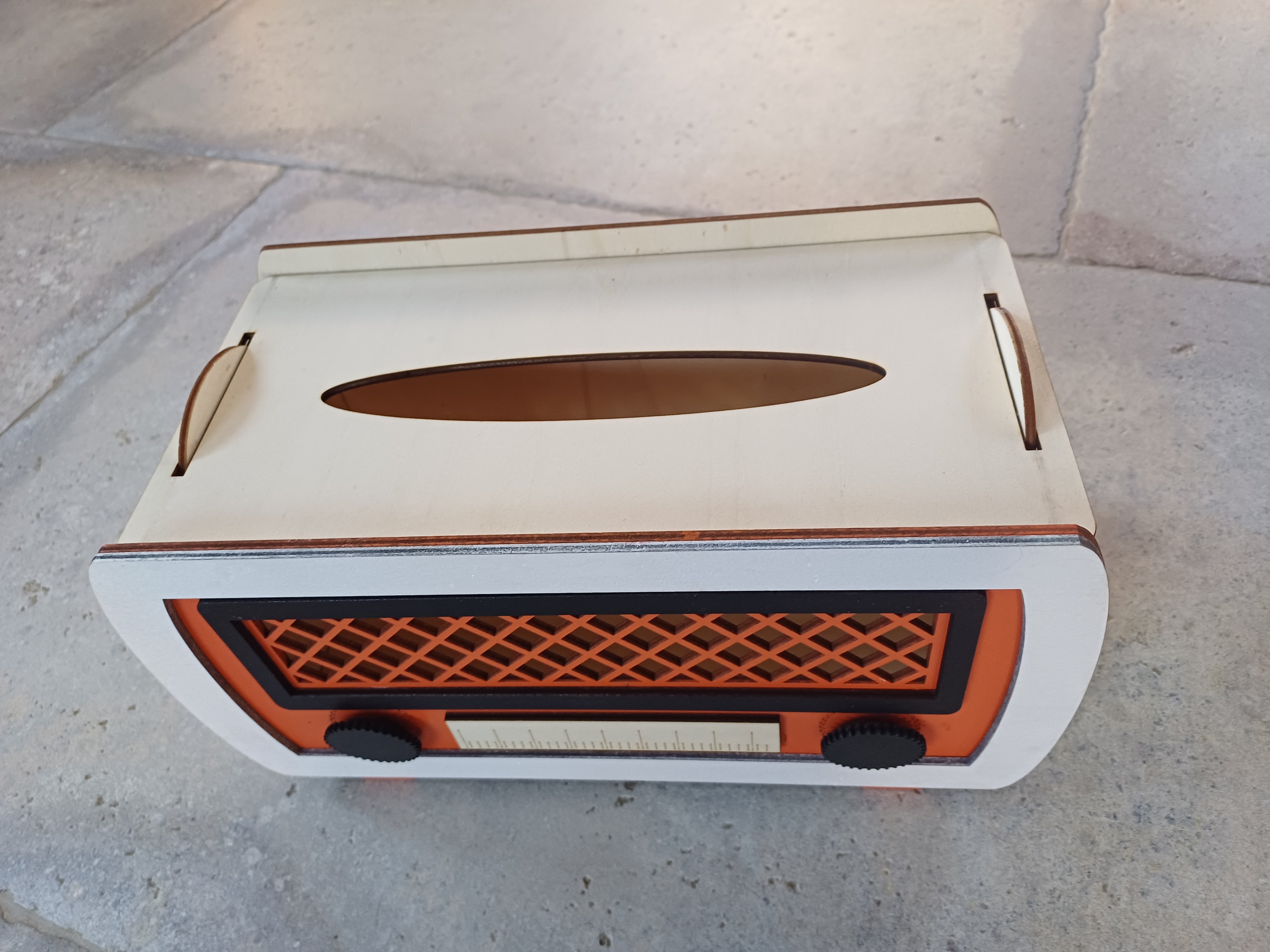 Fichier de découpe d'une boite à mouchoirs imitant un poste de radio