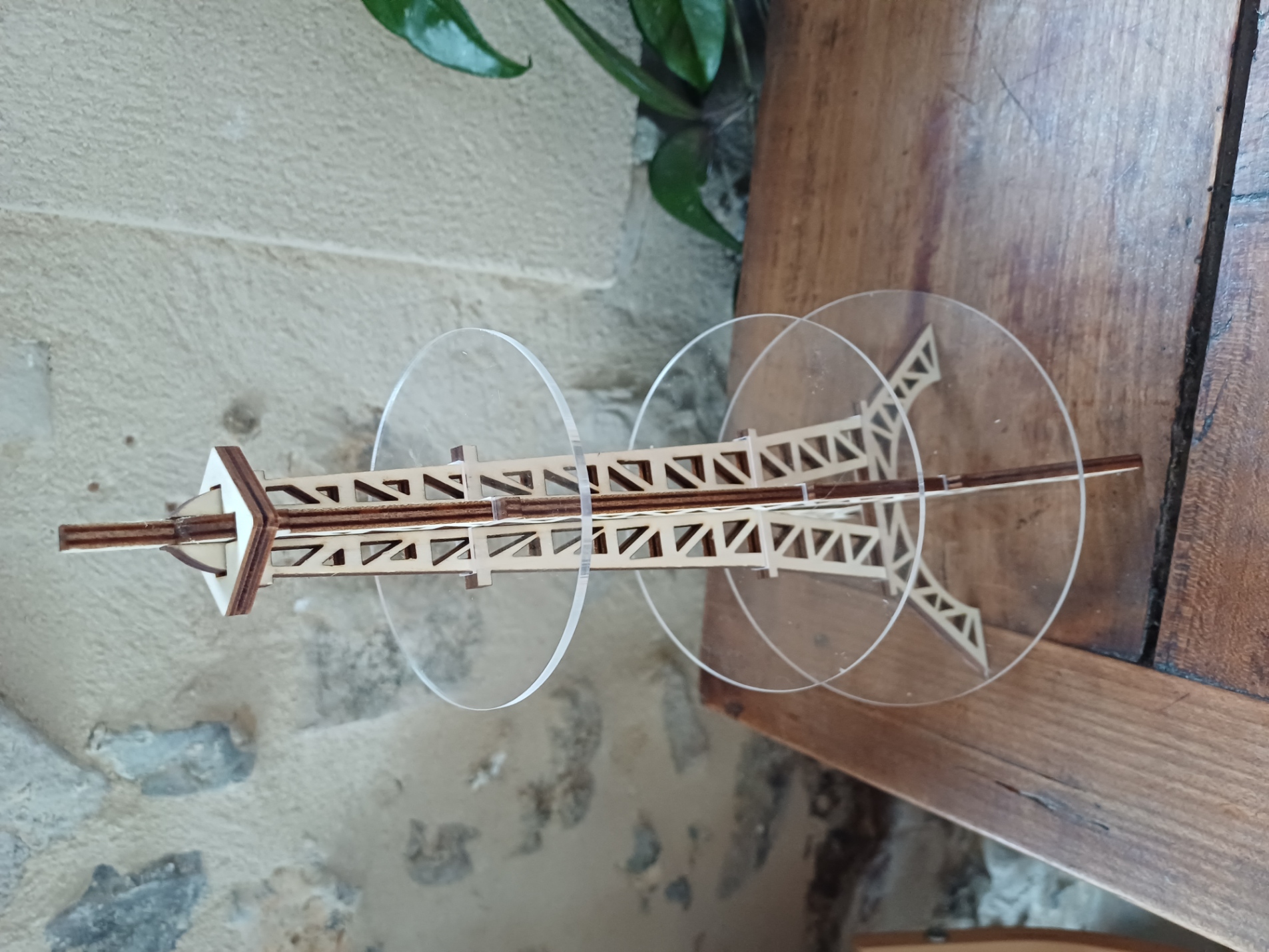 Fichier de découpe d'une tour Eiffel avec 3 plateaux