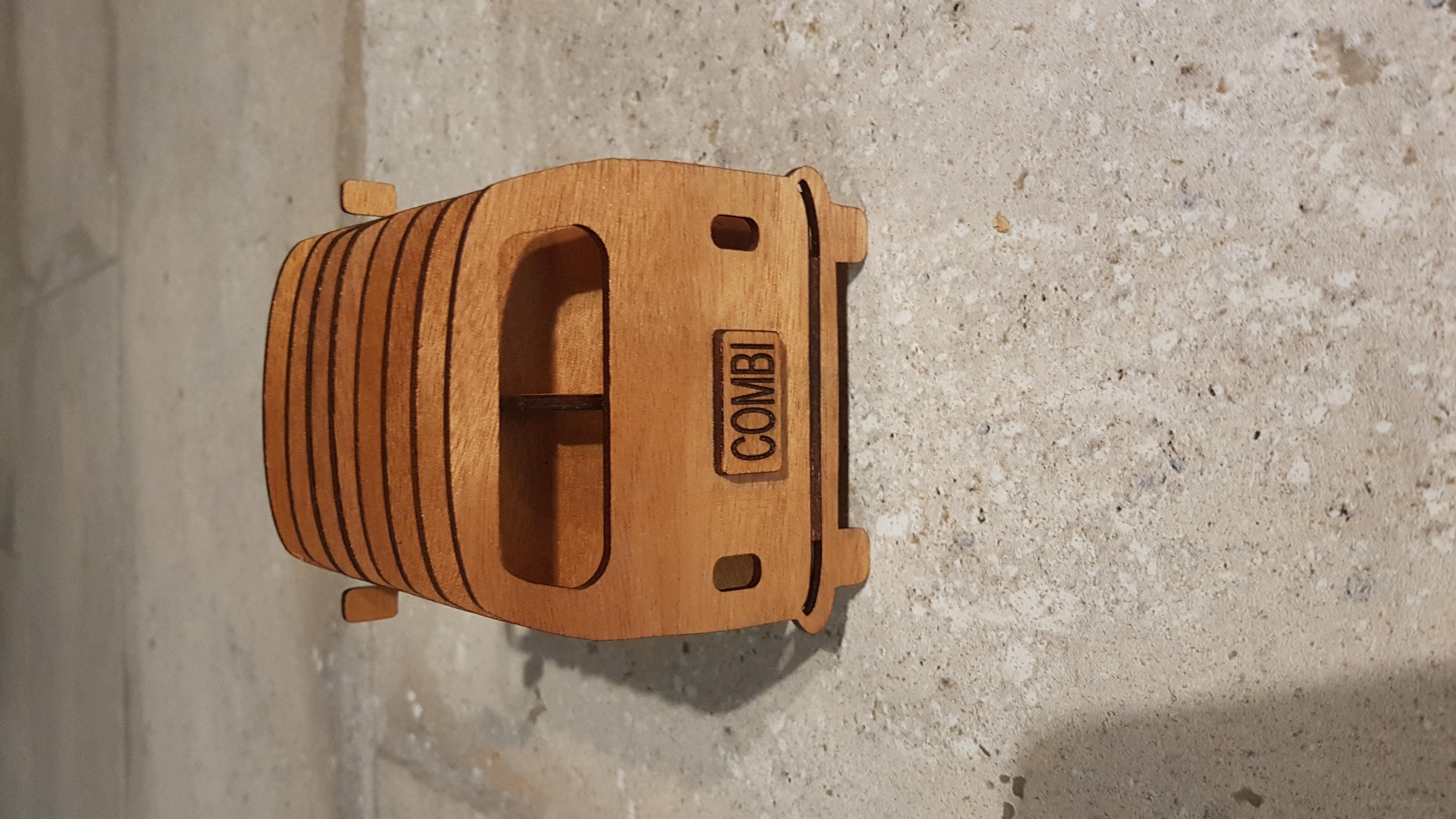 Fichier de découpe d'un porte sous-verres en forme de combi