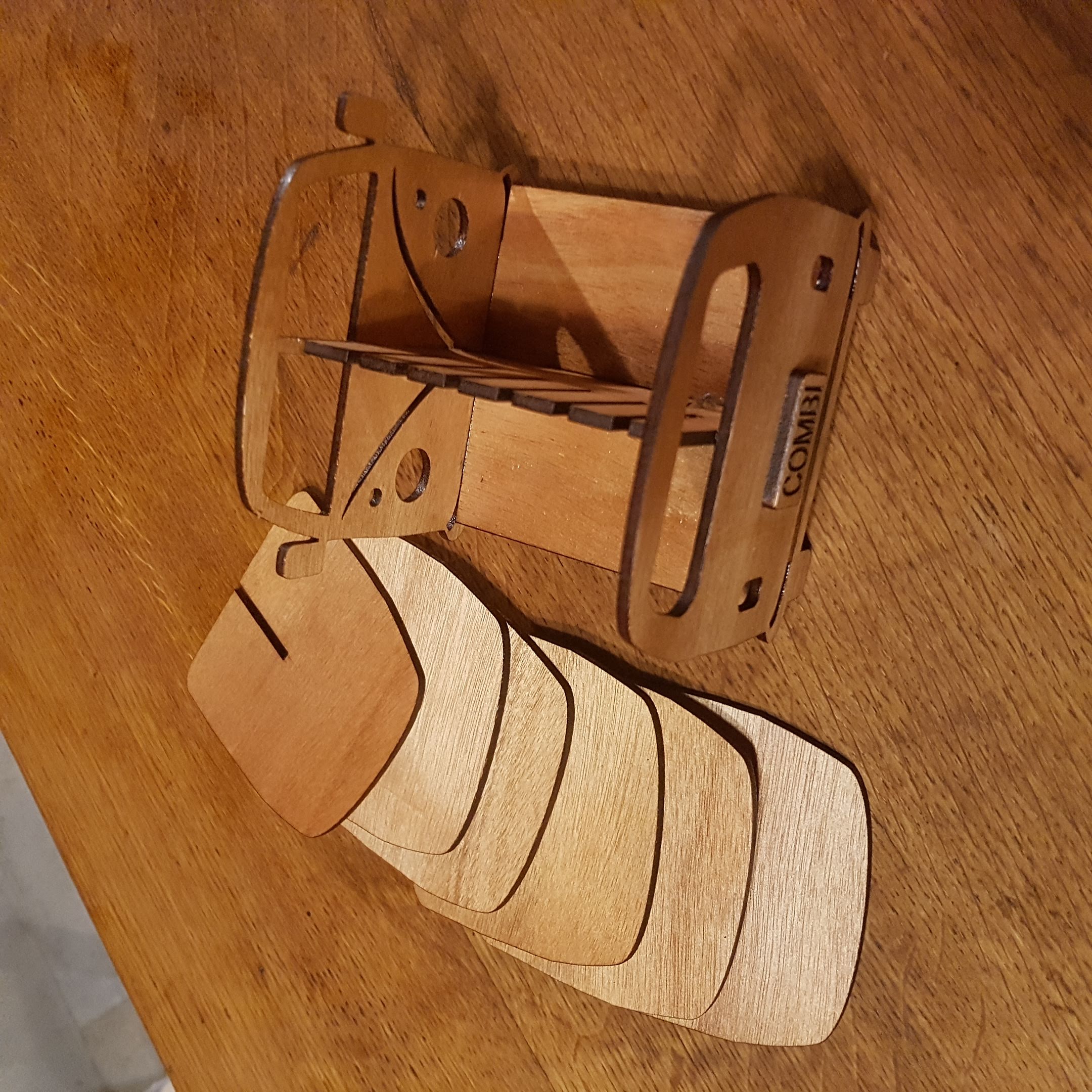 Fichier de découpe d'un porte sous-verres en forme de combi