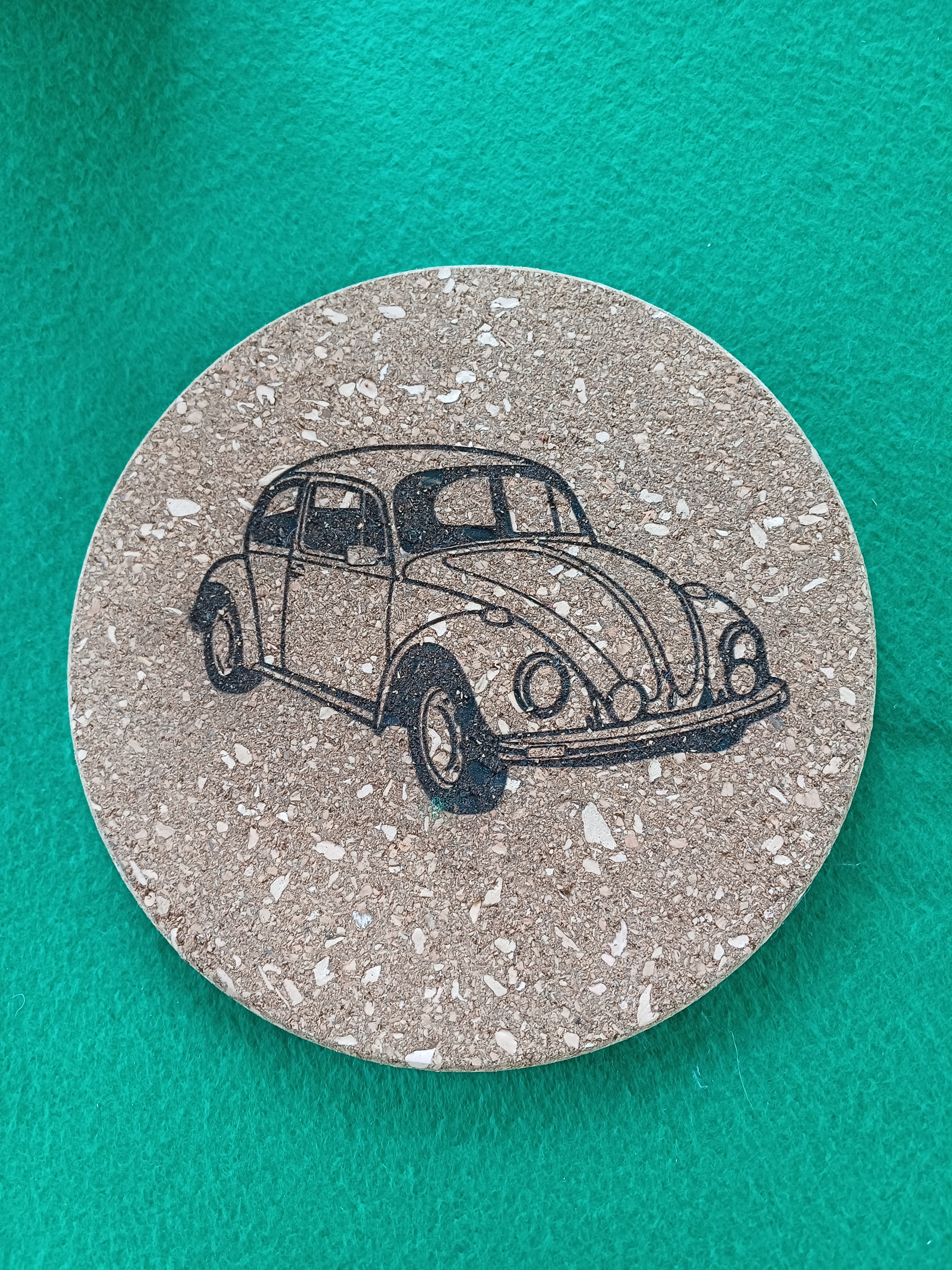 Dessous de plat en liège avec design de coccinelle