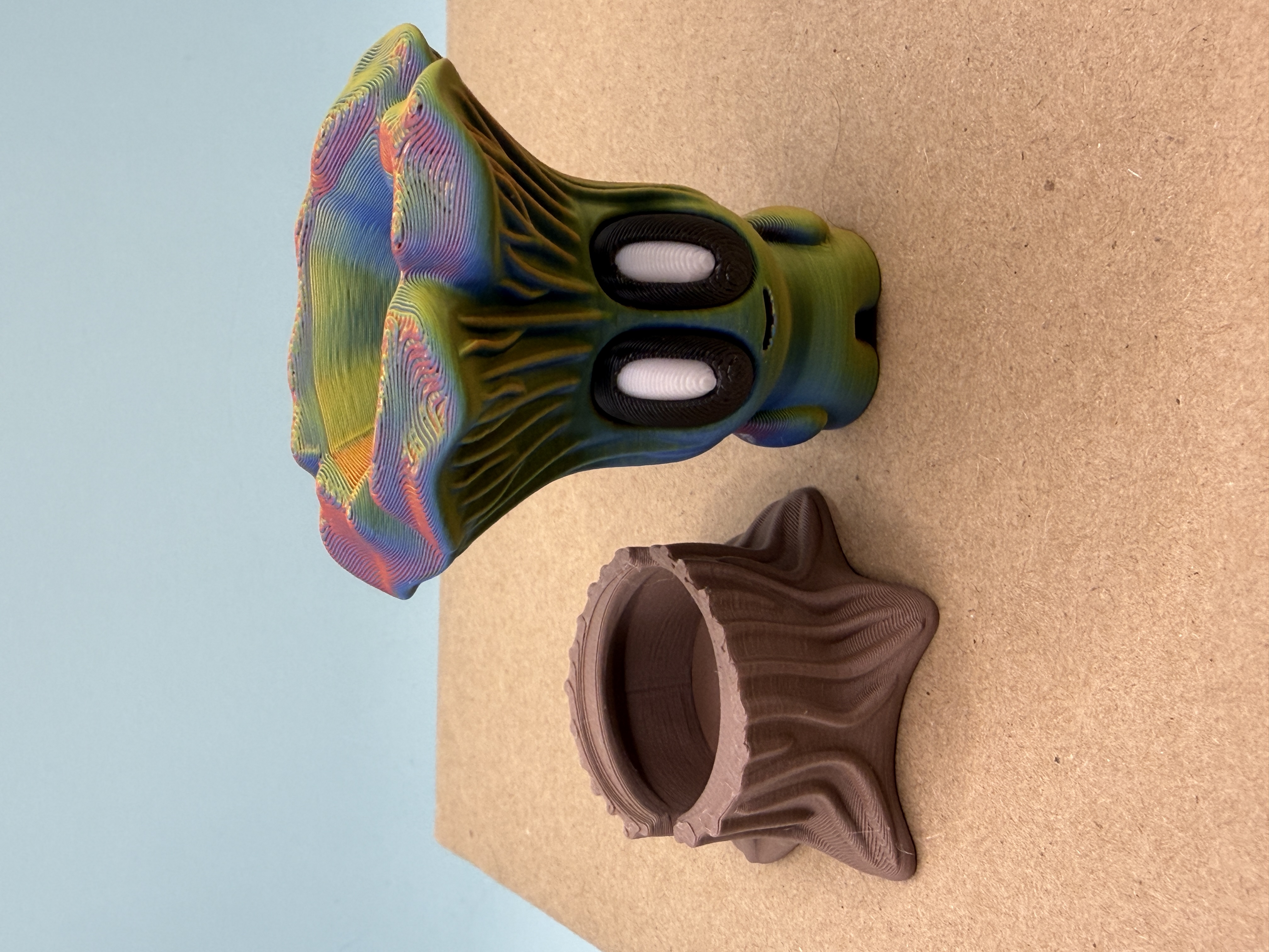 Mushroom figurines with stumps