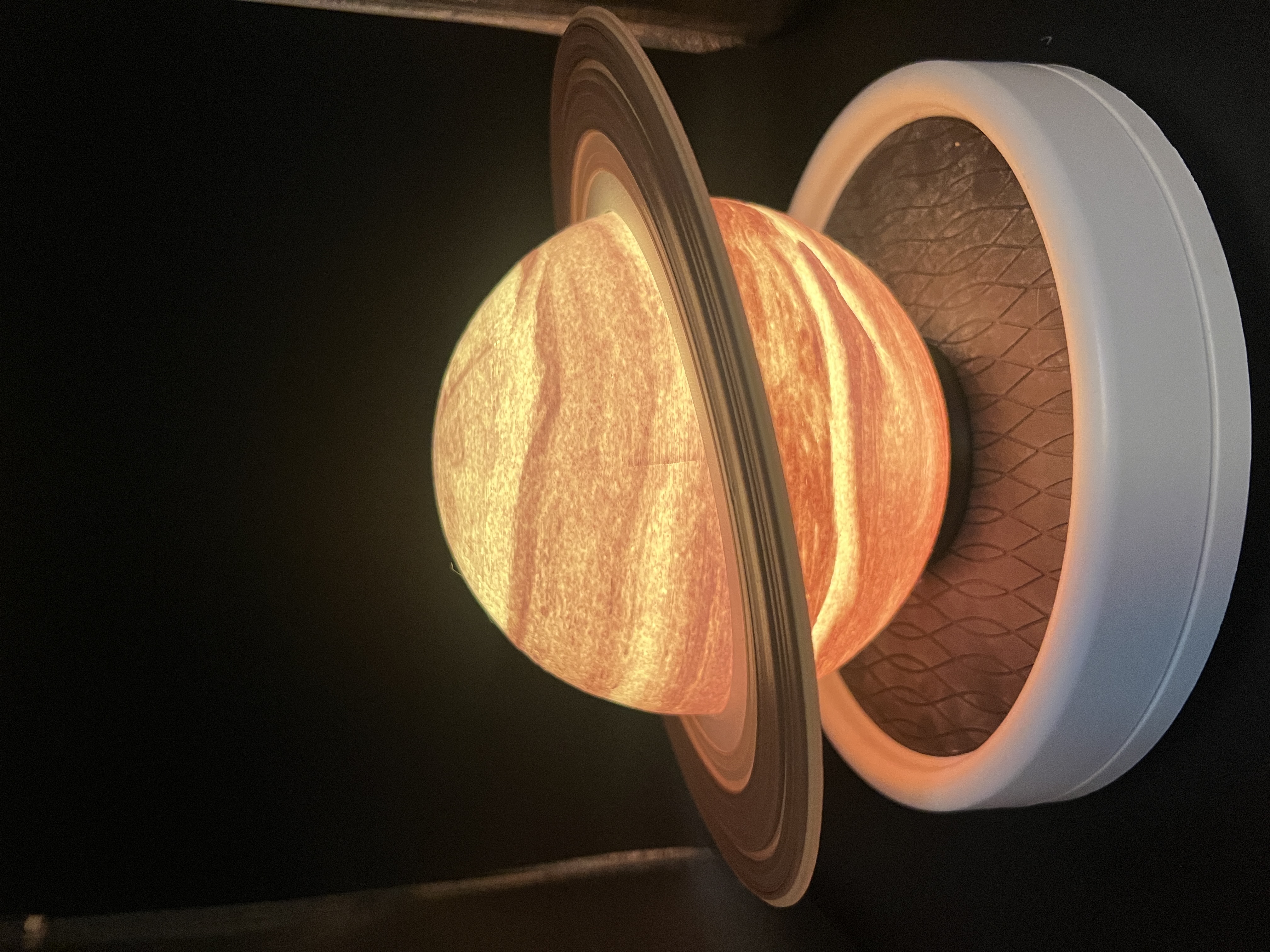 Levitating Saturn Lamp