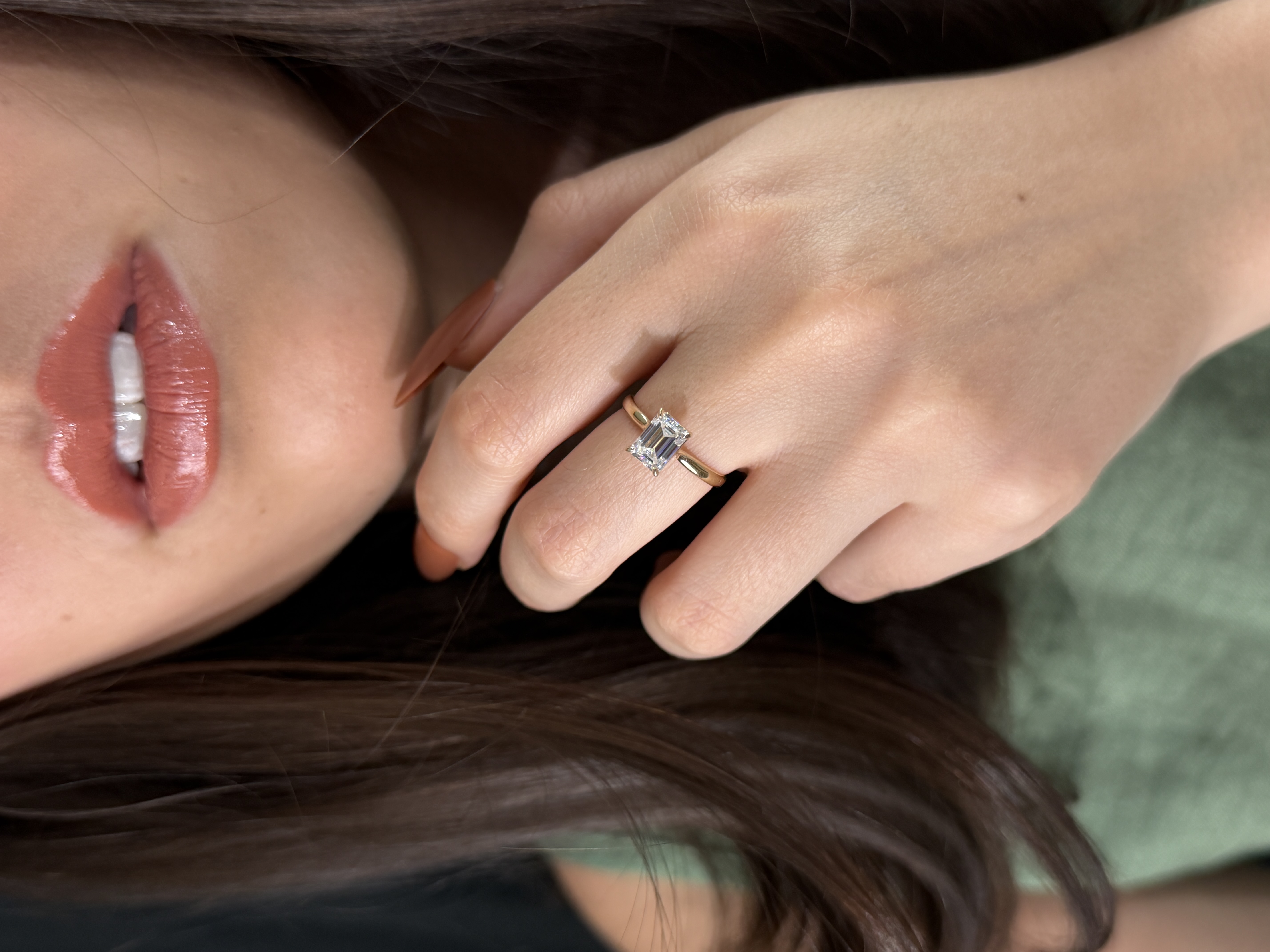 Anillo Moissanita 1ct Corte Esmeralda Oro 10k y 14k Jenel