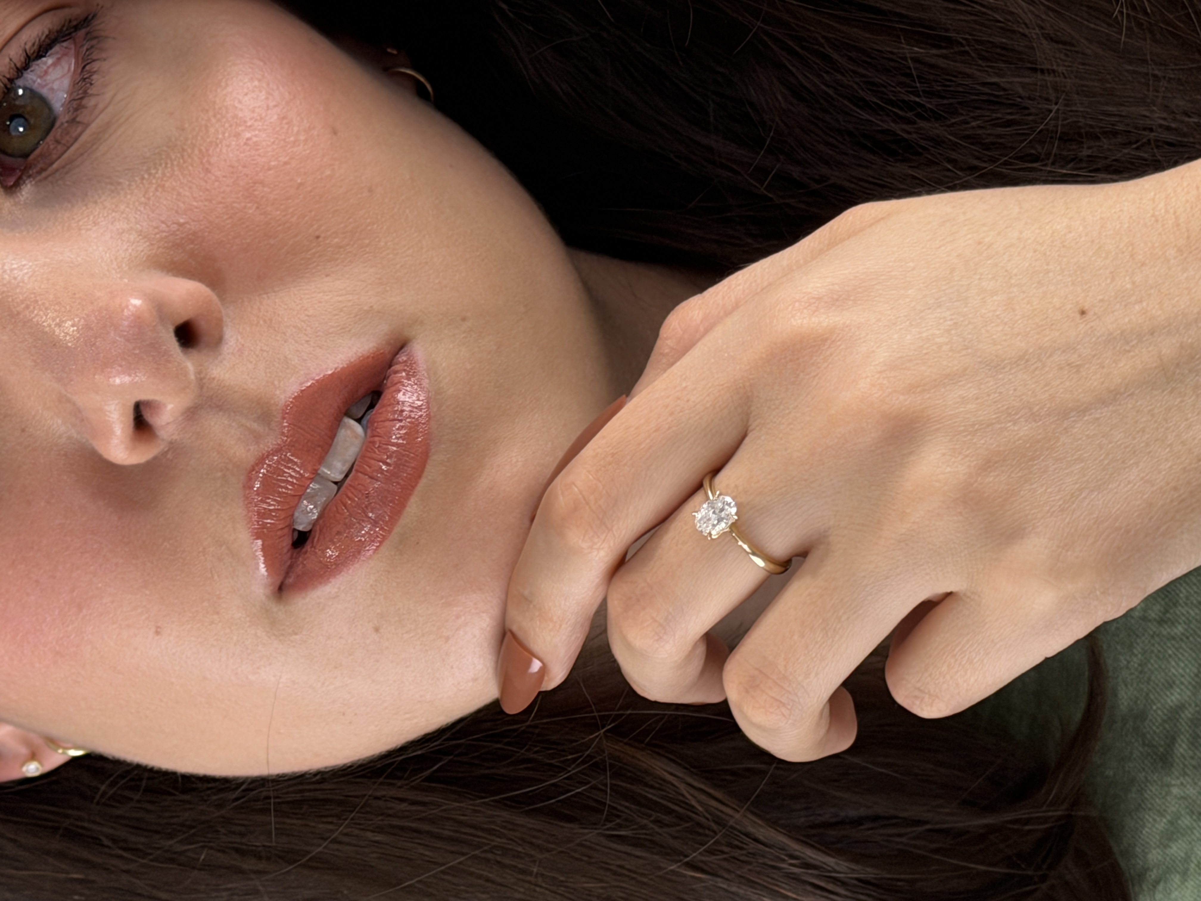 Anillo de compromiso ovalado 1ct Moissanita oro 10K y 14k