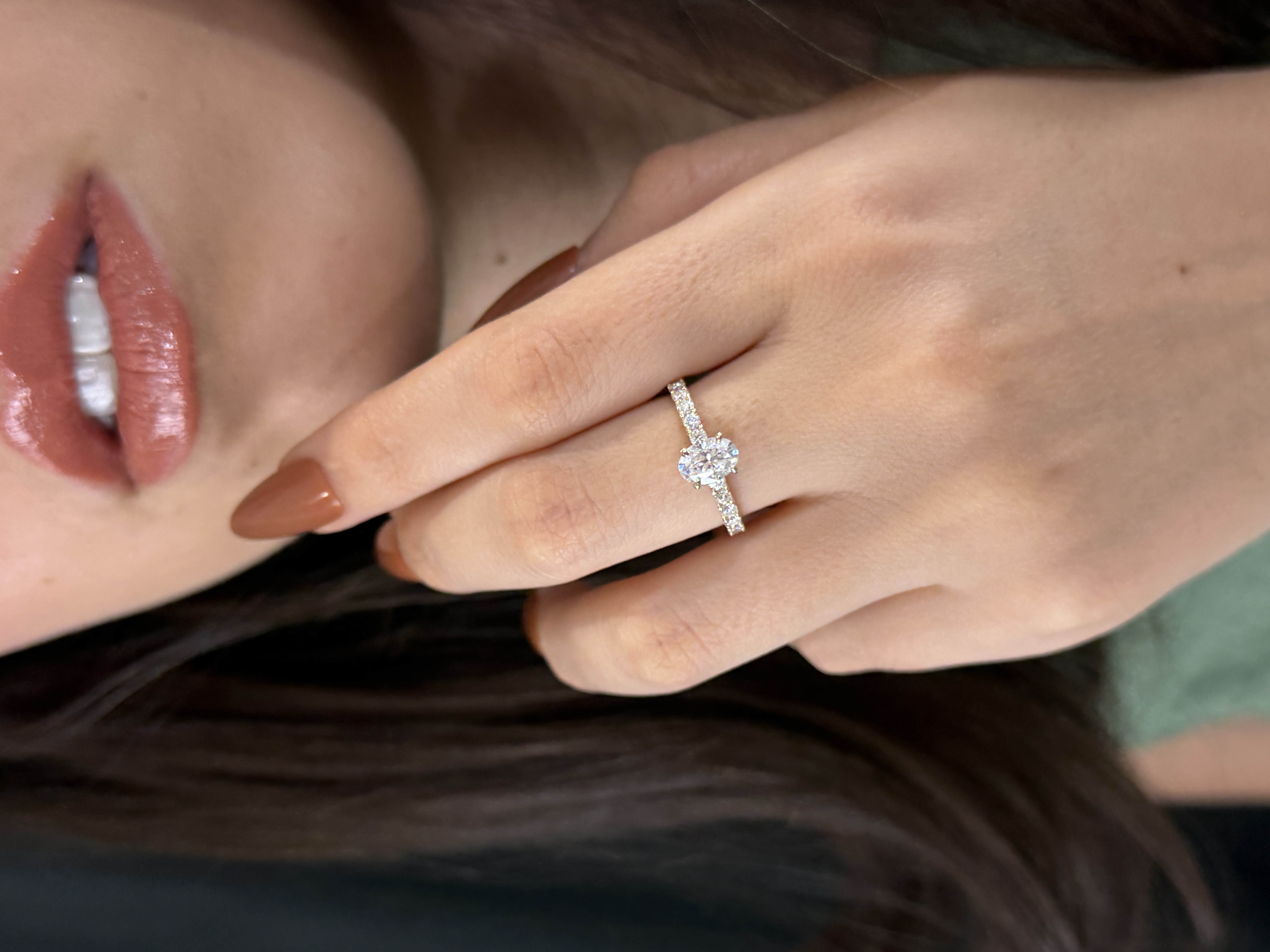 Anillo Compromiso Elena Oro 10k Y 14K  Moissanita 1.5ct 