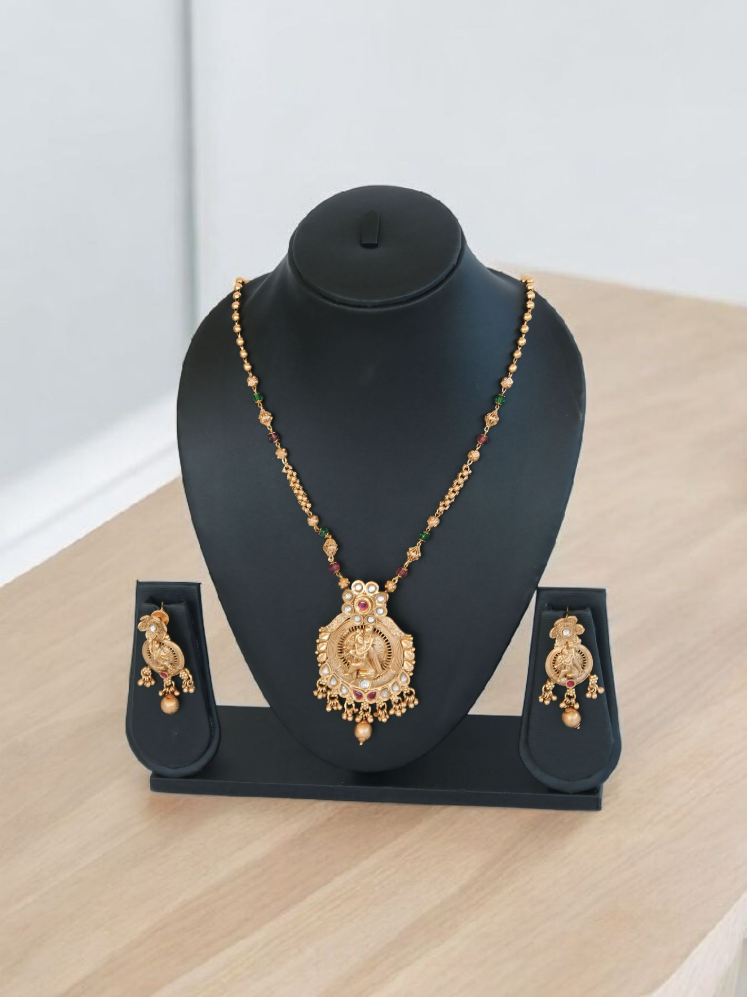 Tample Radhakrishnan long Jewellery set