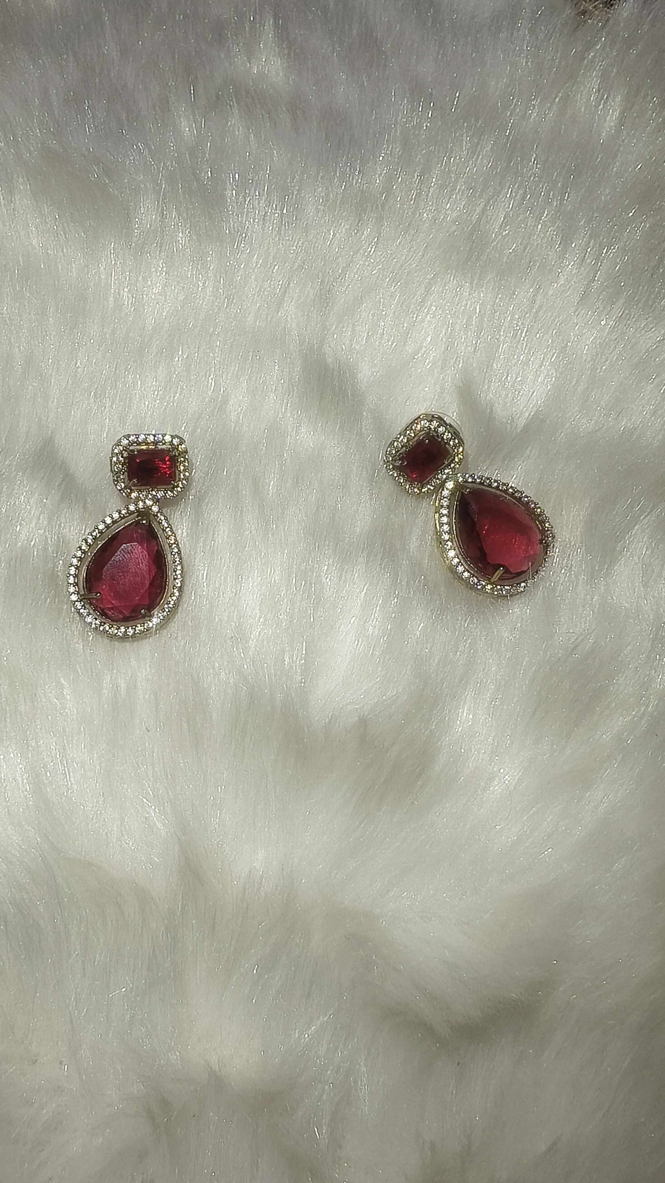 Elegant Necklace Set with Red Gems