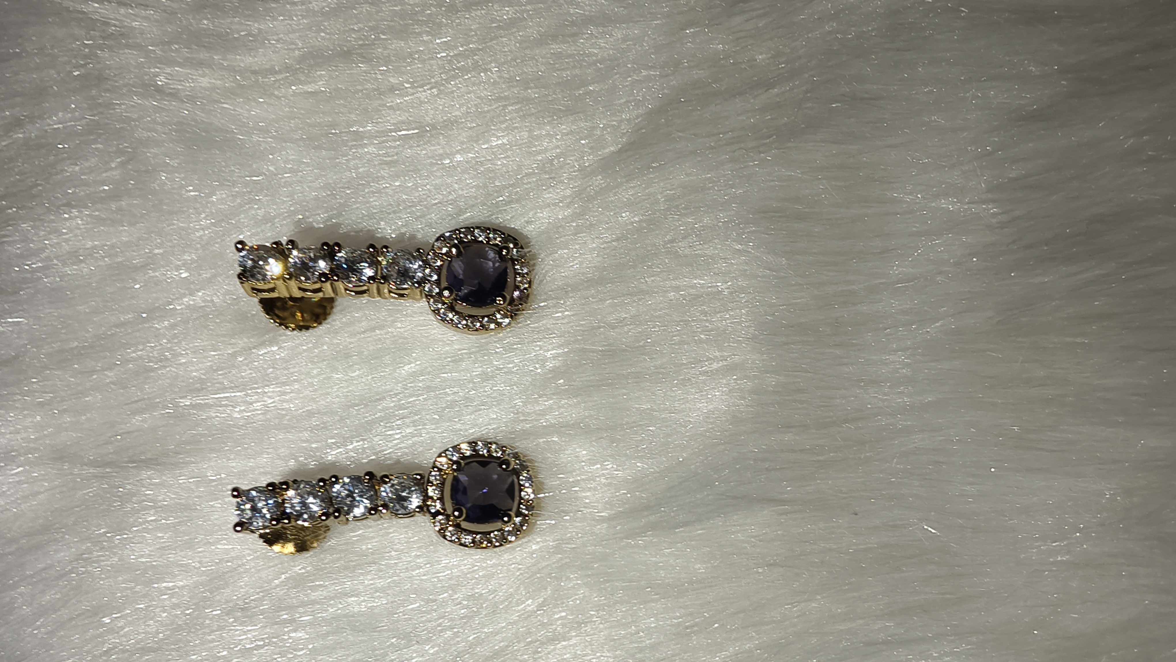 Elegant Necklace Set with Rainbow shine...