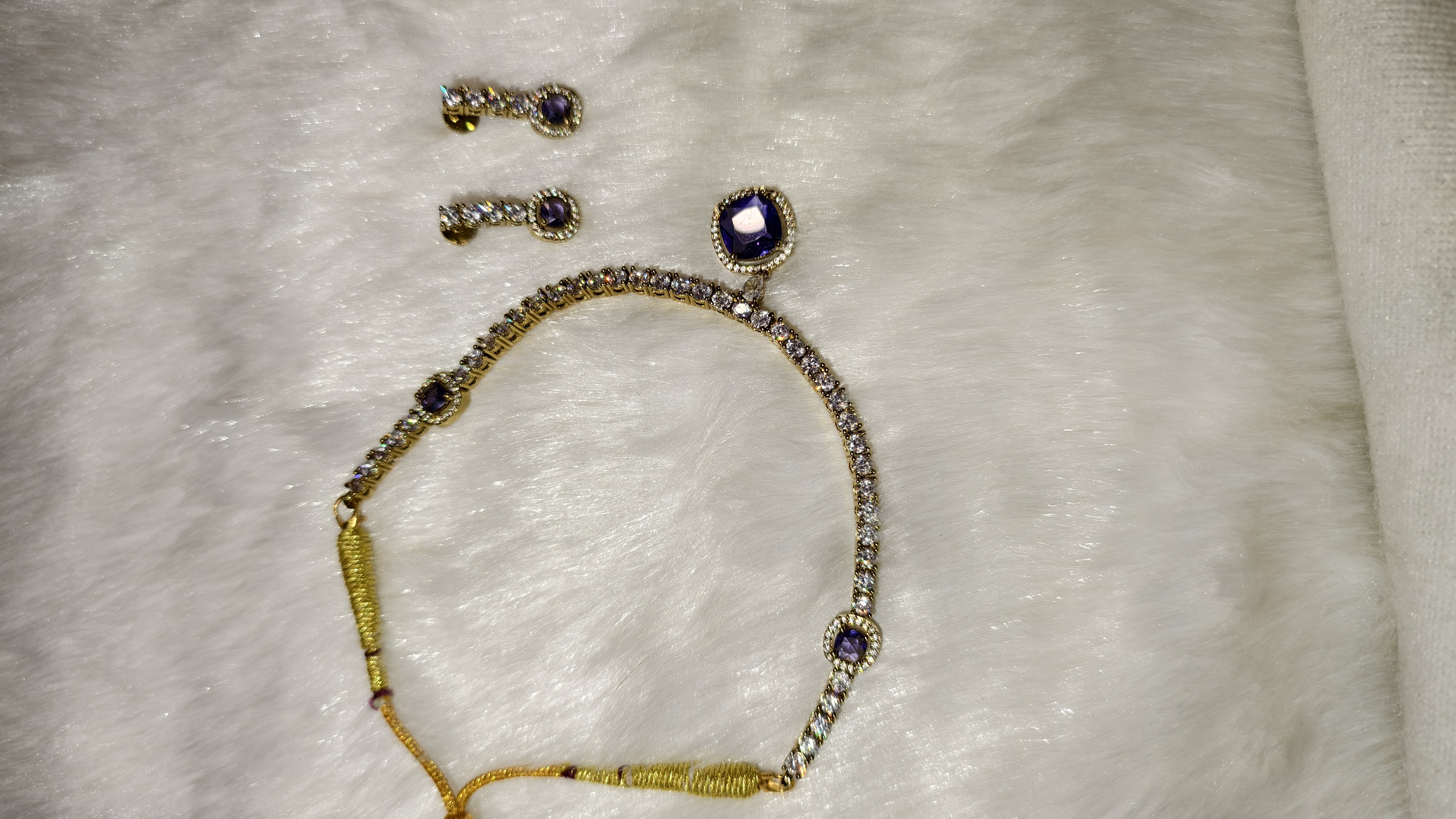 Elegant Necklace Set with Rainbow shine...