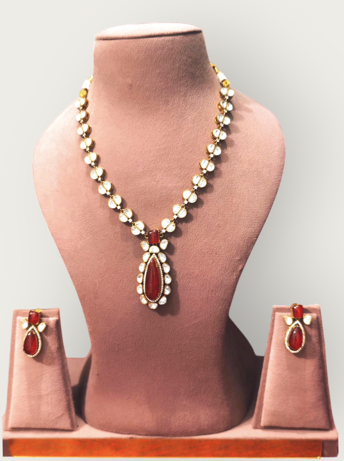 Elegant doublet stoned Necklace Set
