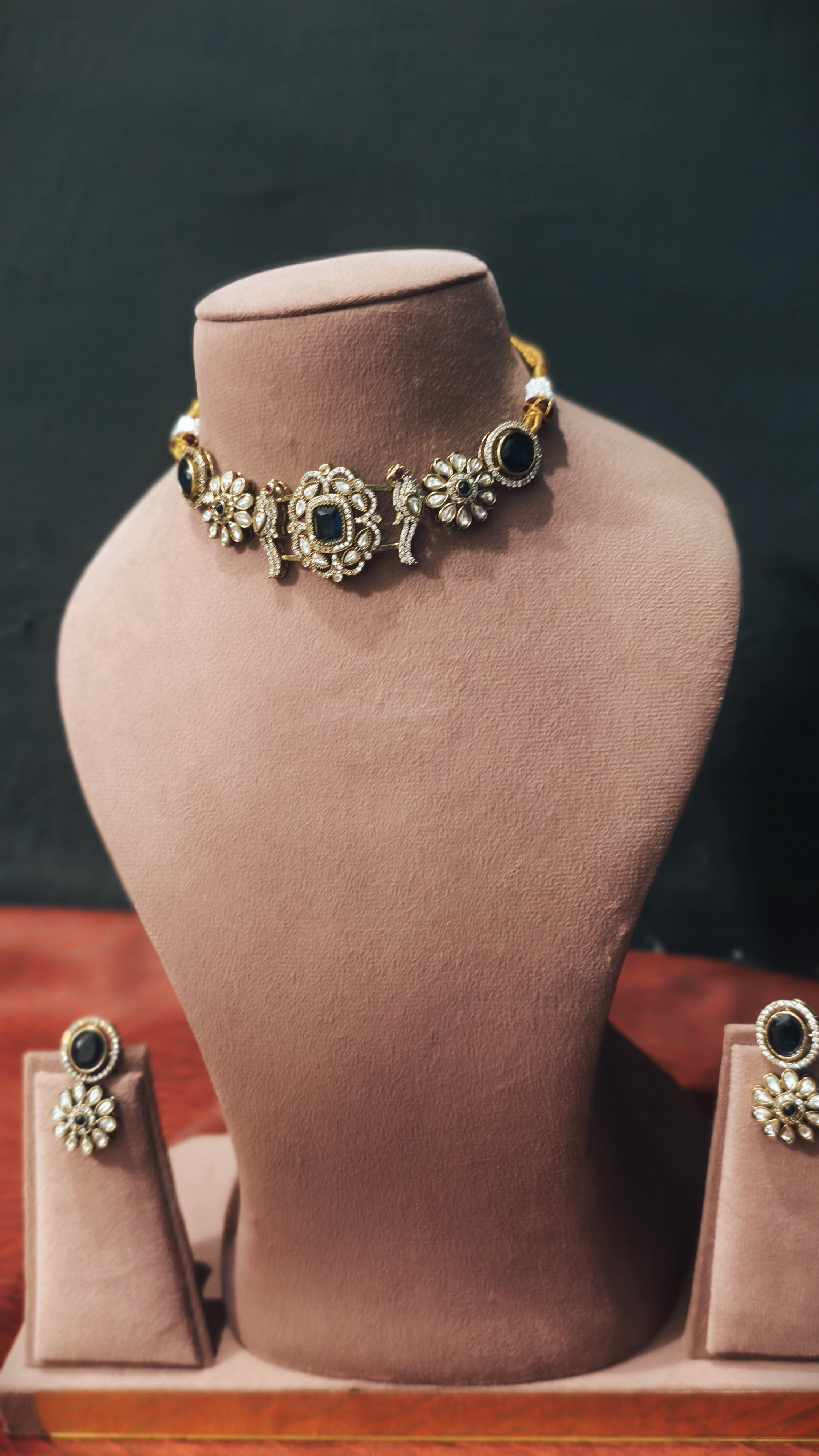 Elegant fusion necklace set