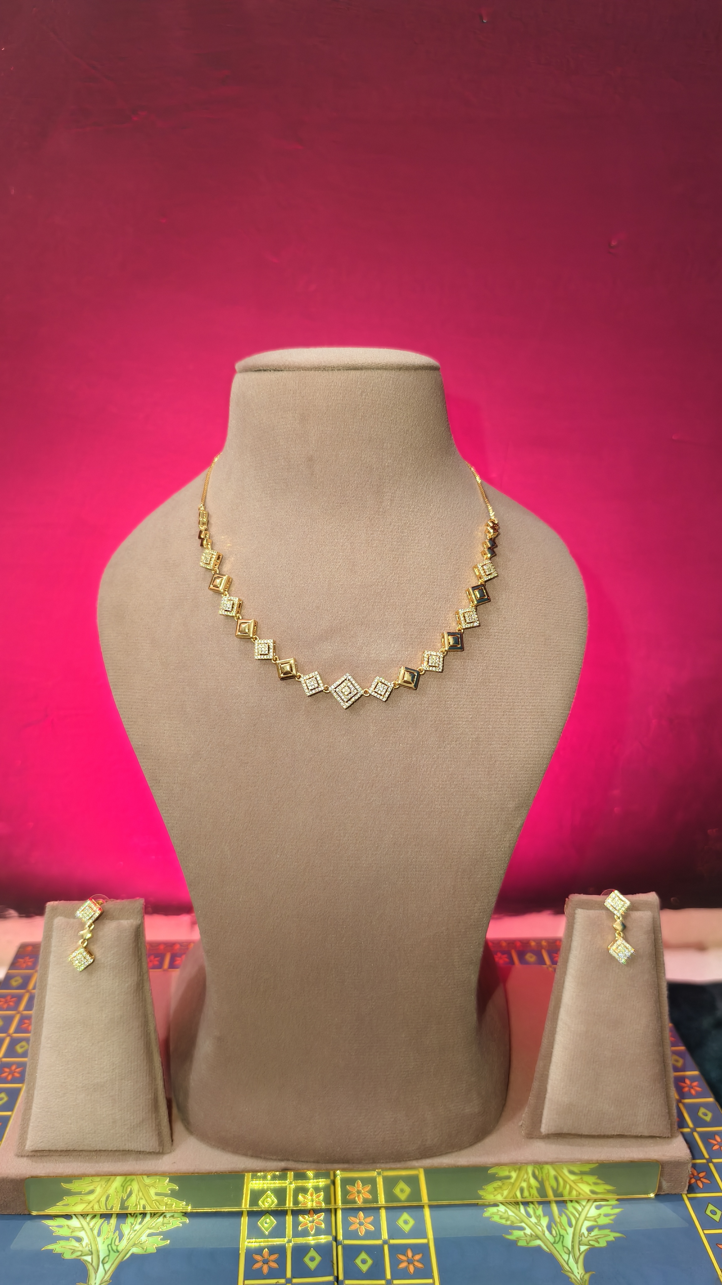 Elegant Gold Necklace Set