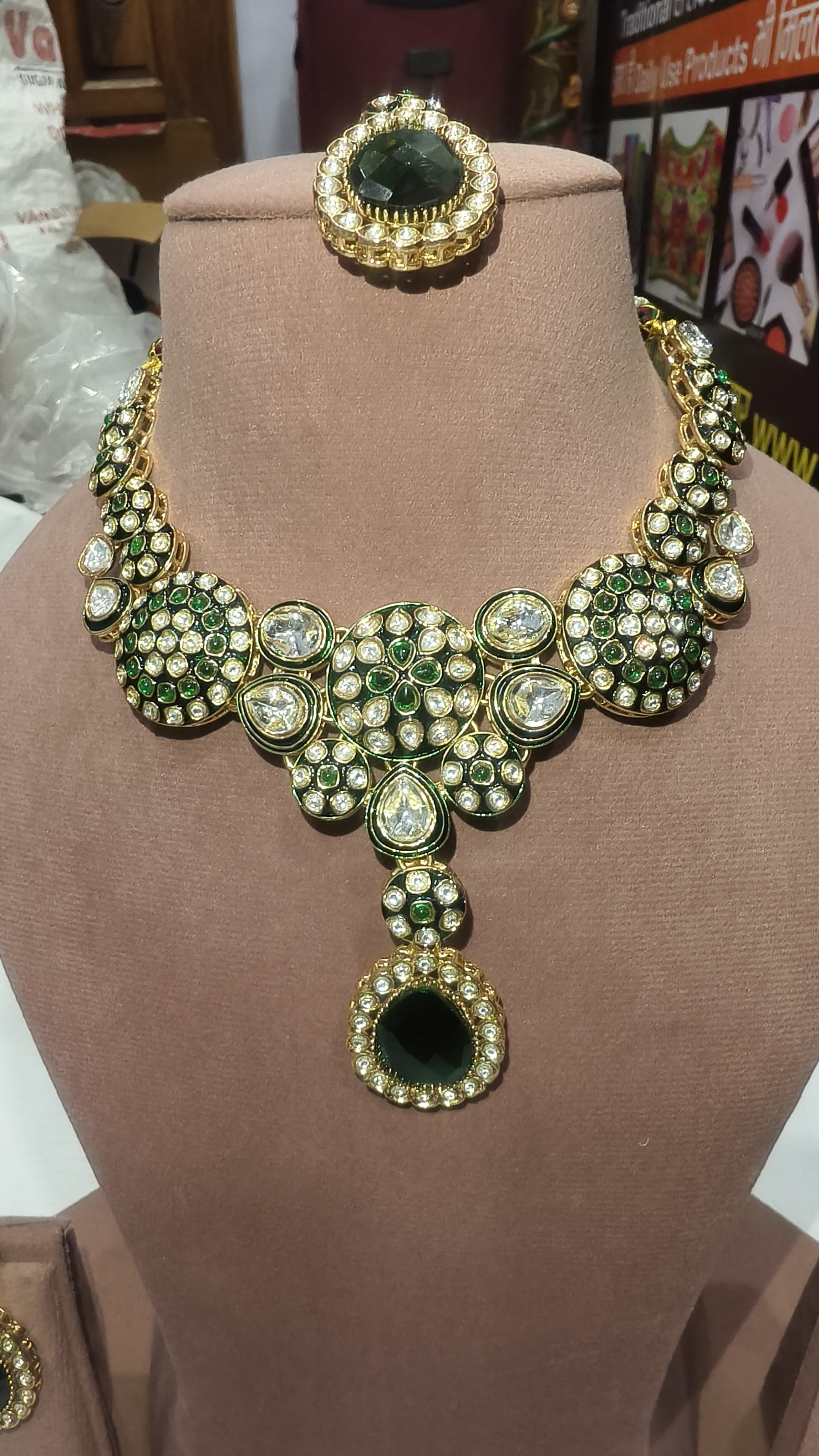 Traditional Kundan Necklace Set