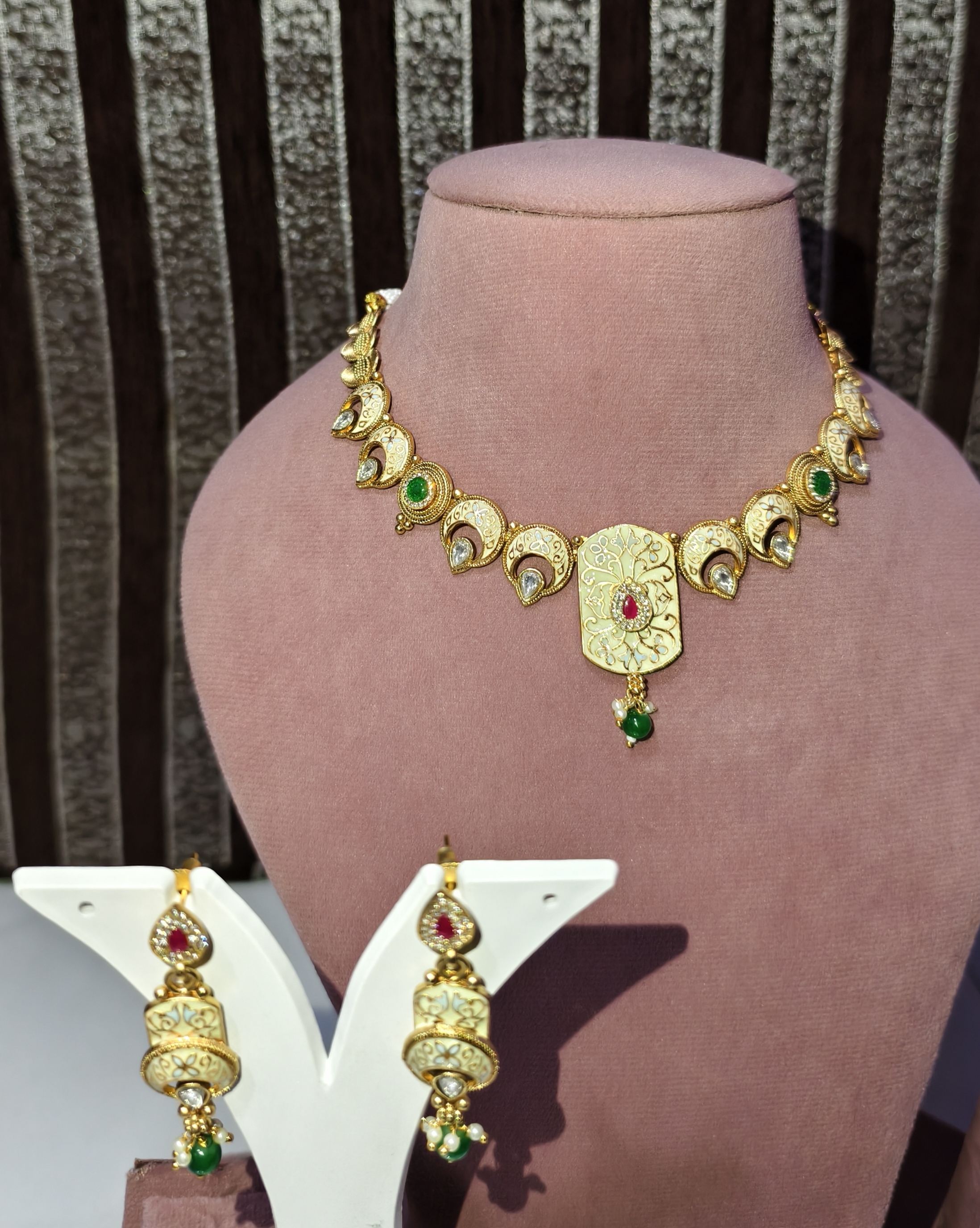 Elegant Gold Necklace and Earring Set